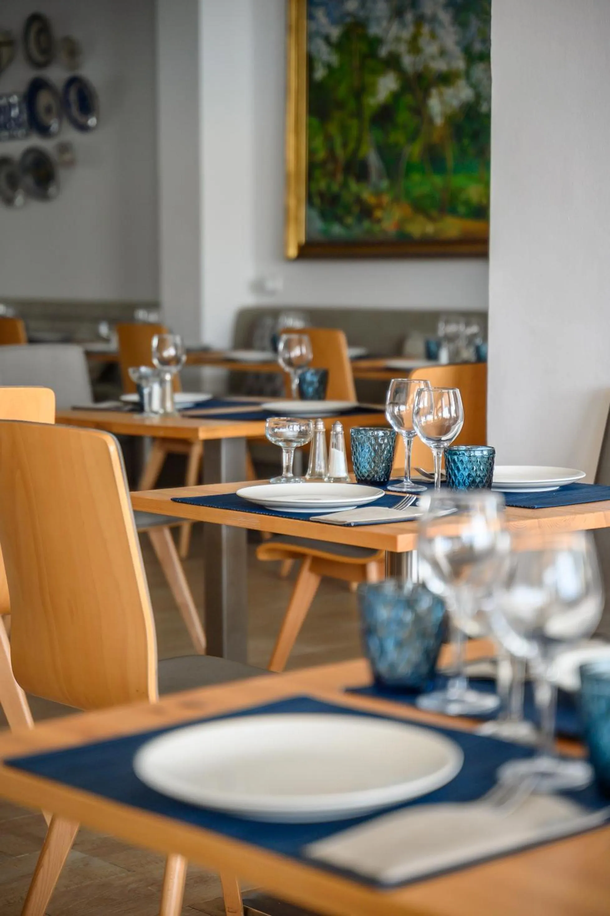 Restaurant/places to eat in Hotel Marina