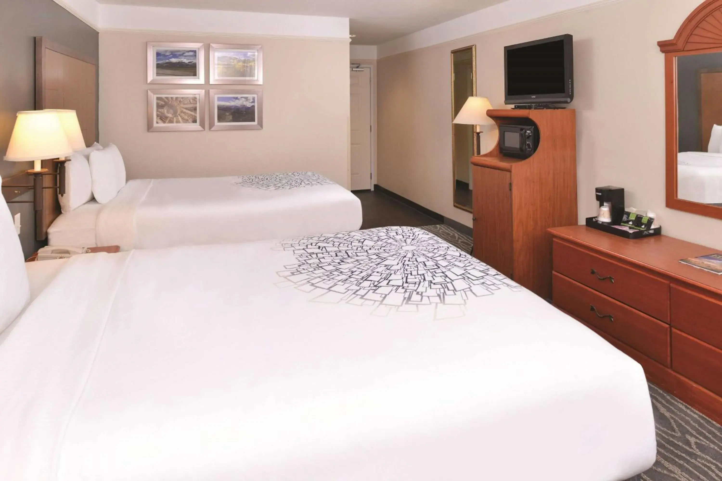 Photo of the whole room, Bed in La Quinta by Wyndham Ruidoso Downs Photo of the whole room, Bed in La Quinta by Wyndham Ruidoso Downs