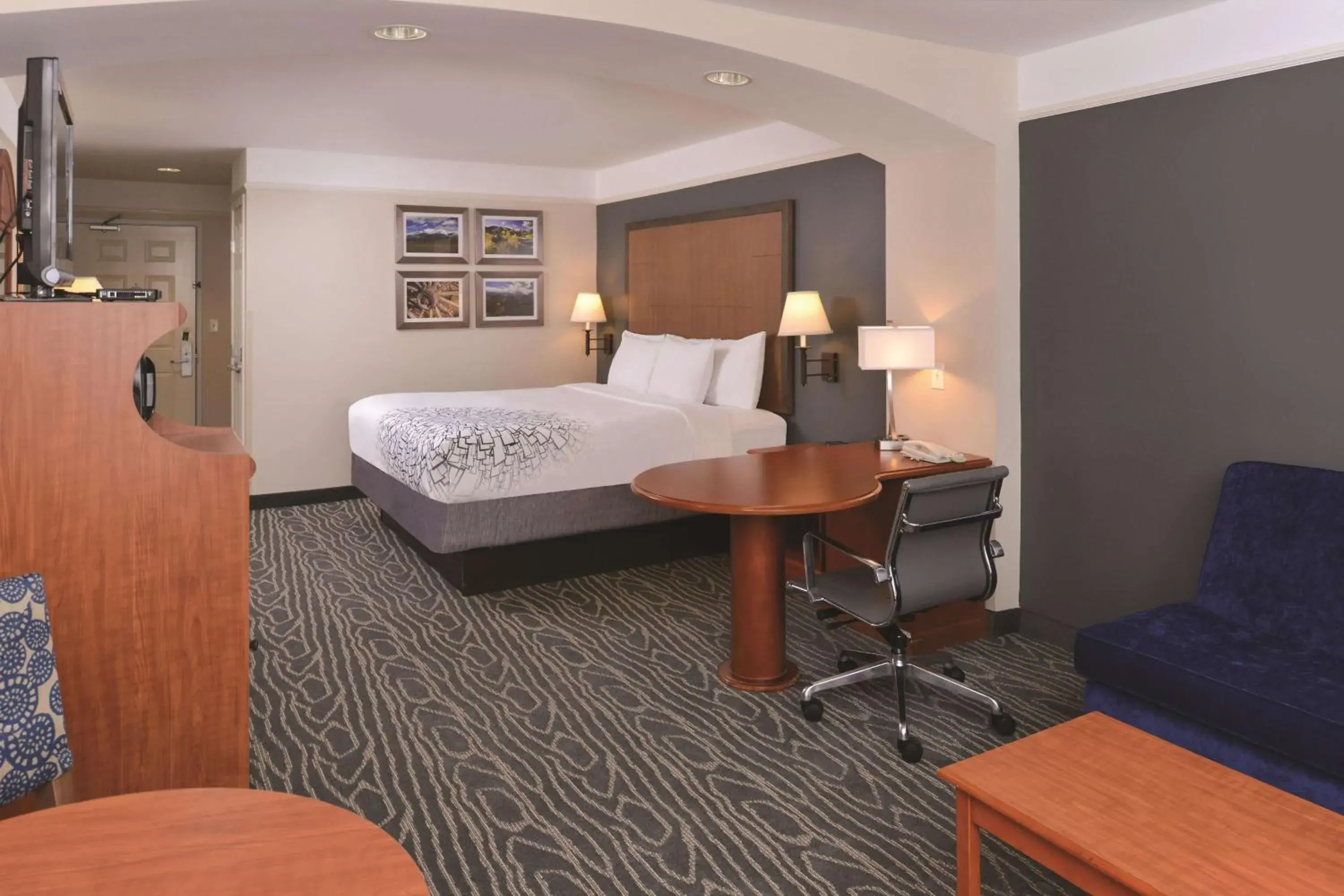 Executive King Room in La Quinta by Wyndham Ruidoso Downs Executive King Room in La Quinta by Wyndham Ruidoso Downs