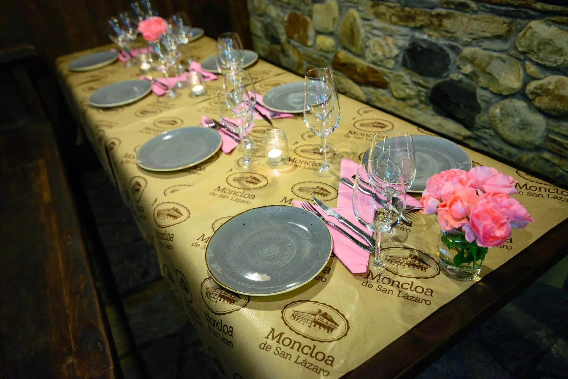 Lunch in La Moncloa de San Lazaro