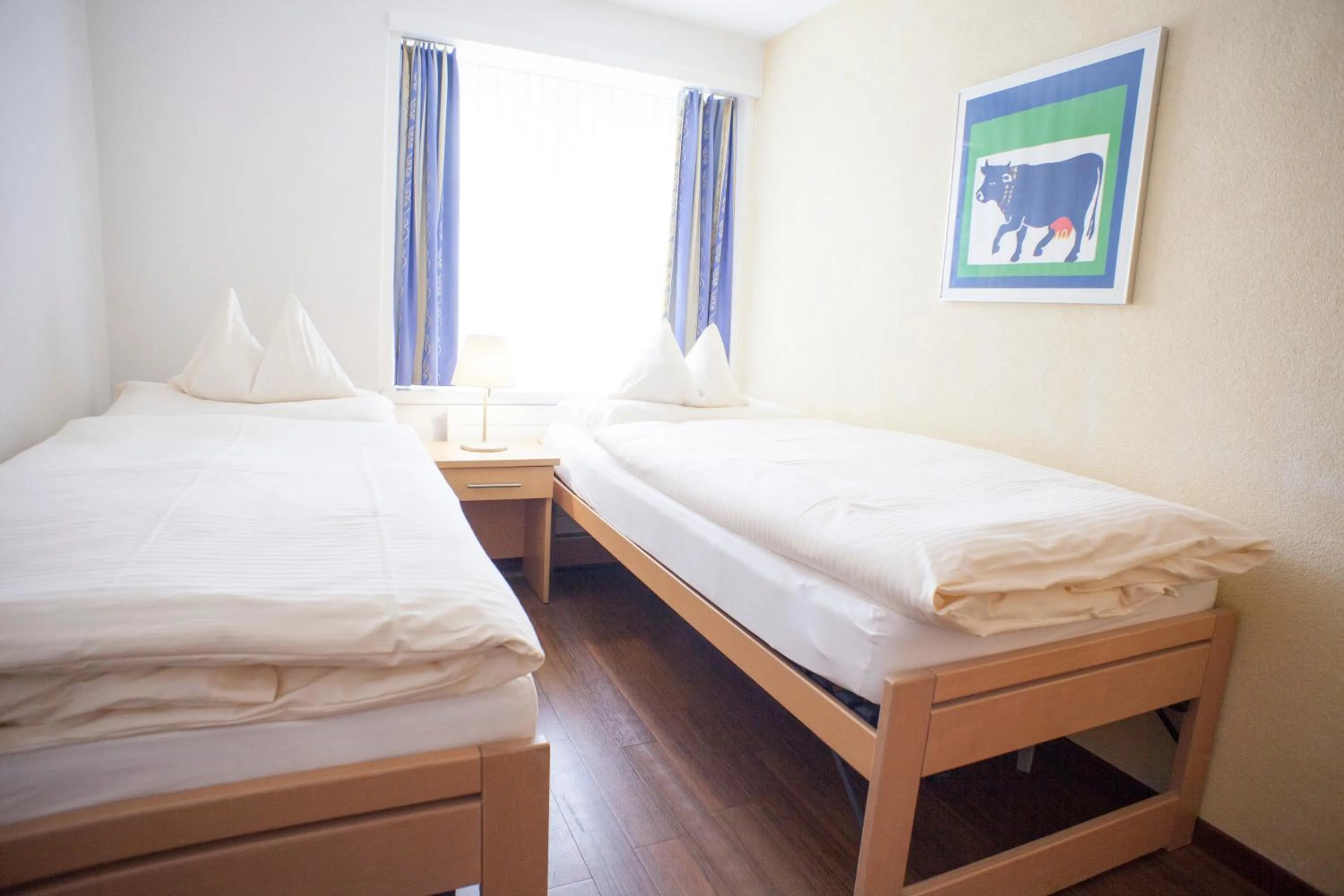 Bedroom, Bed in Eiger Guest House - Grindelwald