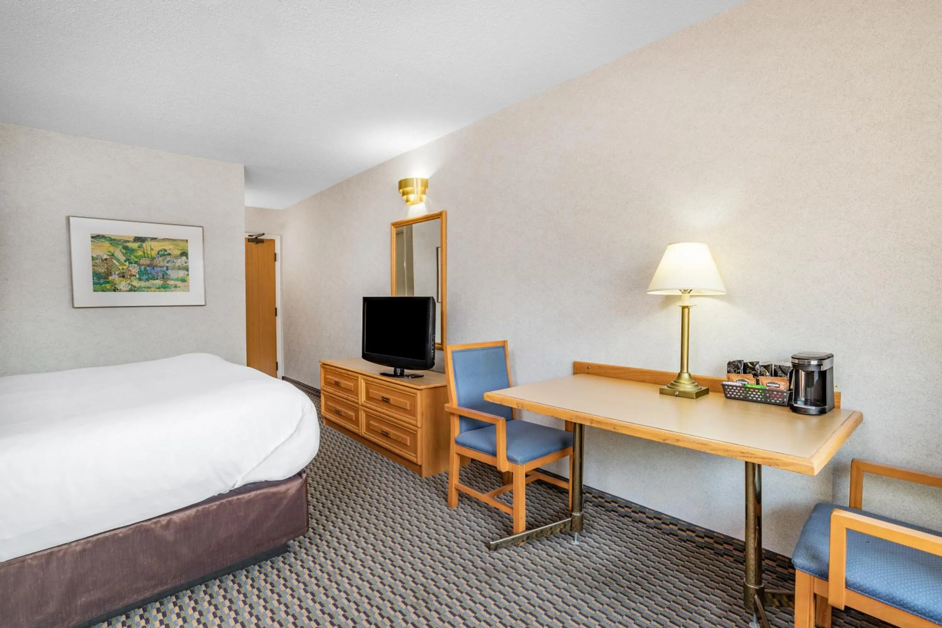 Bedroom, Bed in Travelodge by Wyndham Bridgewater