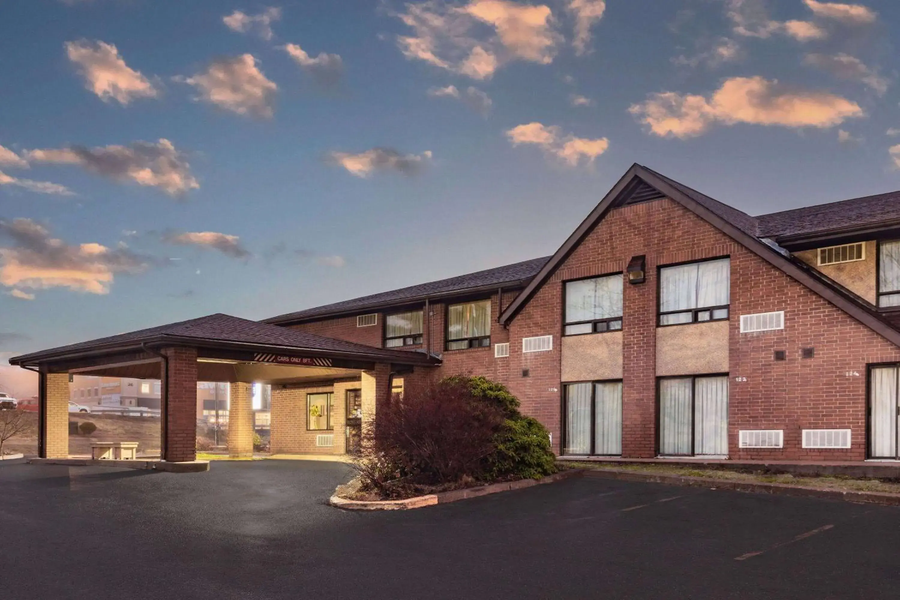 Property building in Travelodge by Wyndham Bridgewater Property building in Travelodge by Wyndham Bridgewater