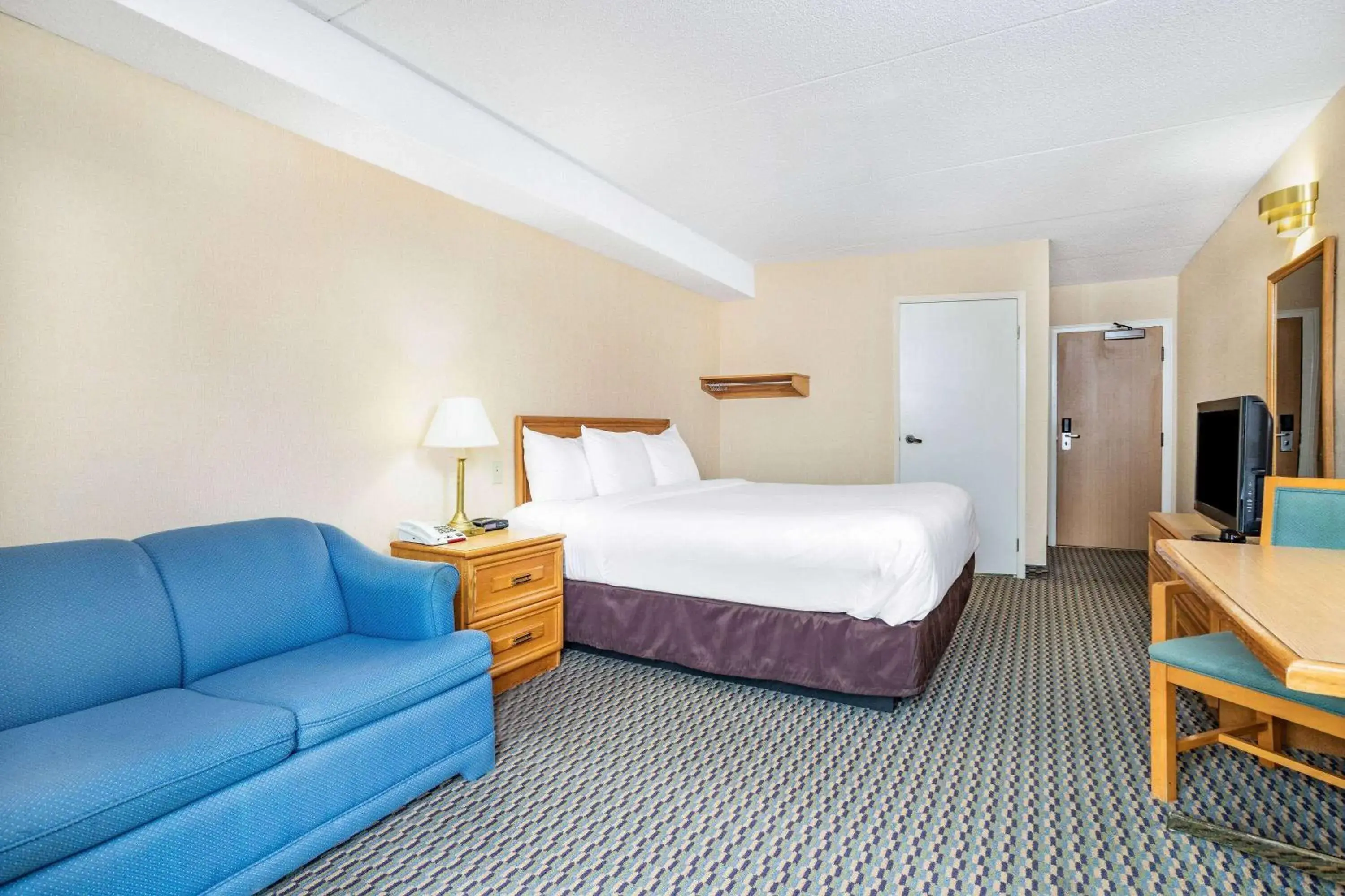 Photo of the whole room, Bed in Travelodge by Wyndham Bridgewater Photo of the whole room, Bed in Travelodge by Wyndham Bridgewater