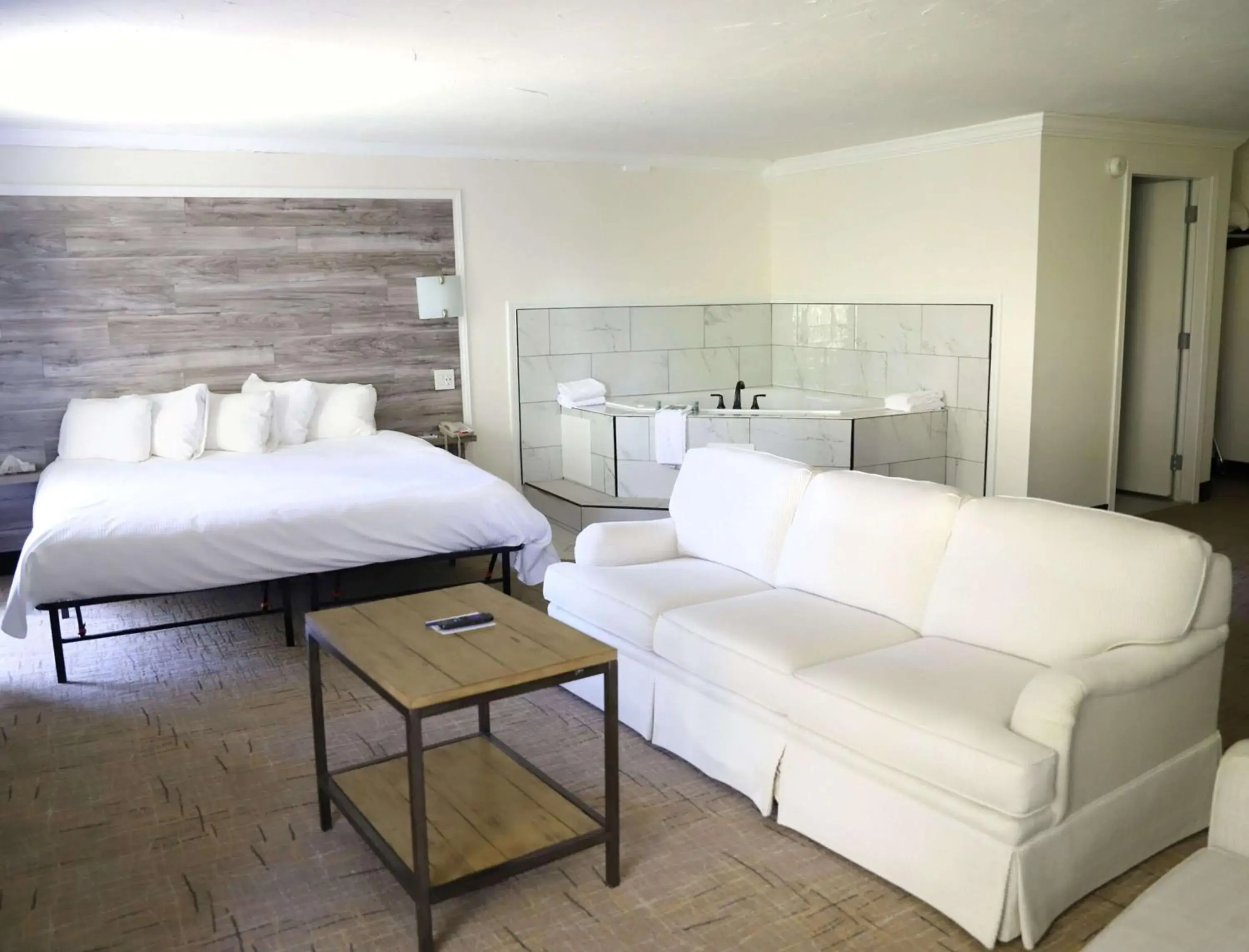 Bedroom, Bed in Best Western Branson Inn and Conference Center Bedroom, Bed in Best Western Branson Inn and Conference Center