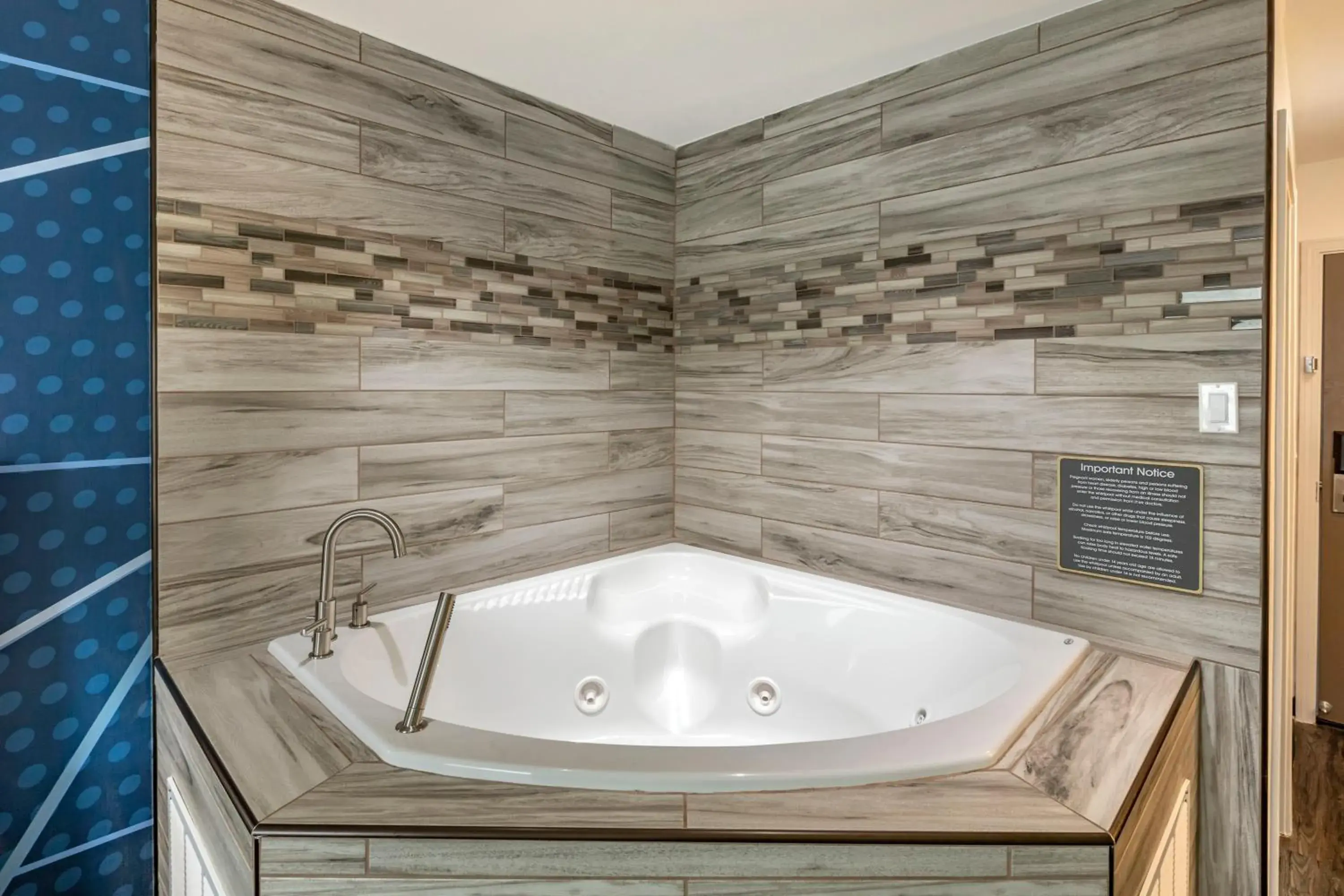 Queen Suite - Non-Smoking in Comfort Inn Mount Pleasant - Racine Queen Suite - Non-Smoking in Comfort Inn Mount Pleasant - Racine