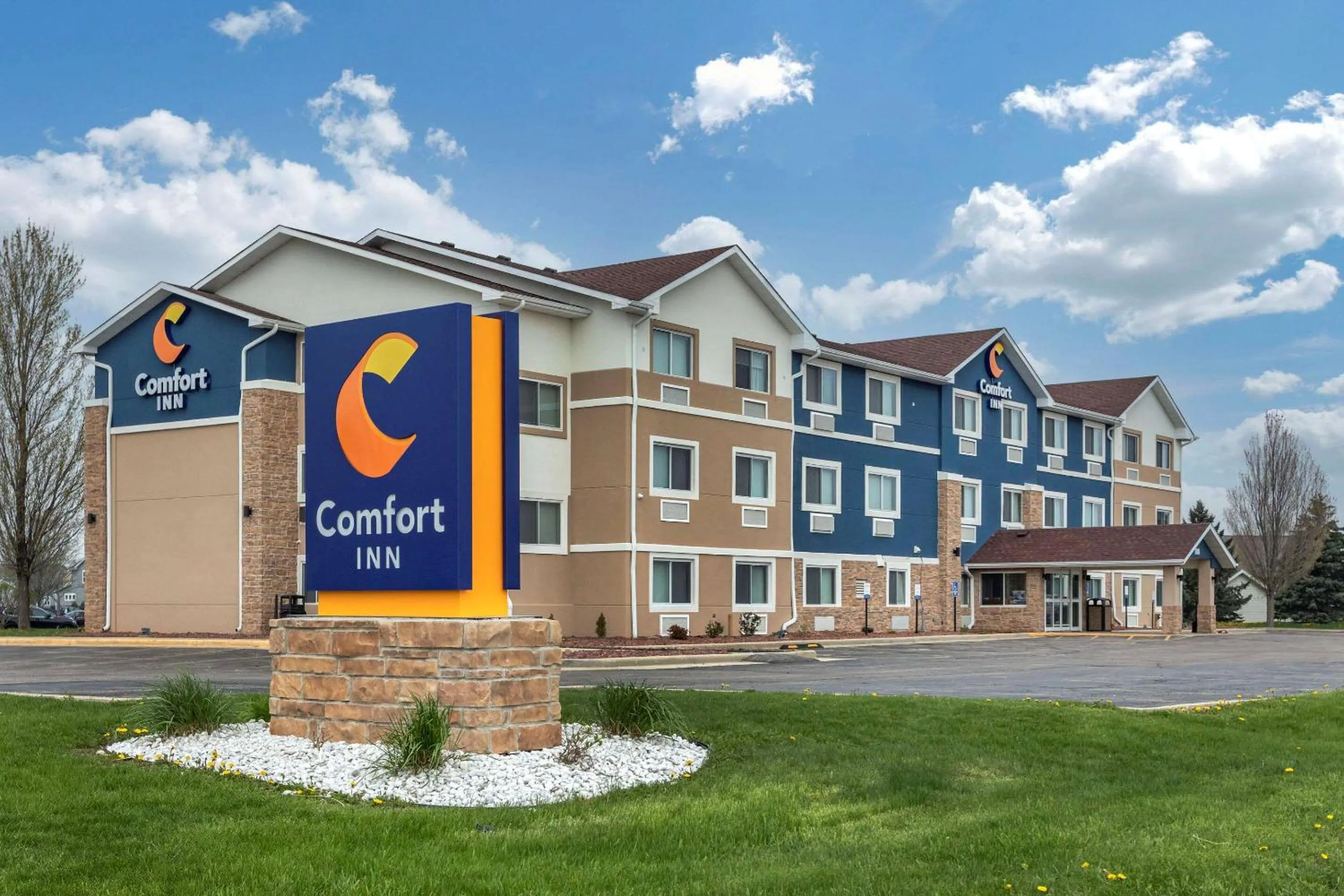 Property building in Comfort Inn Mount Pleasant - Racine