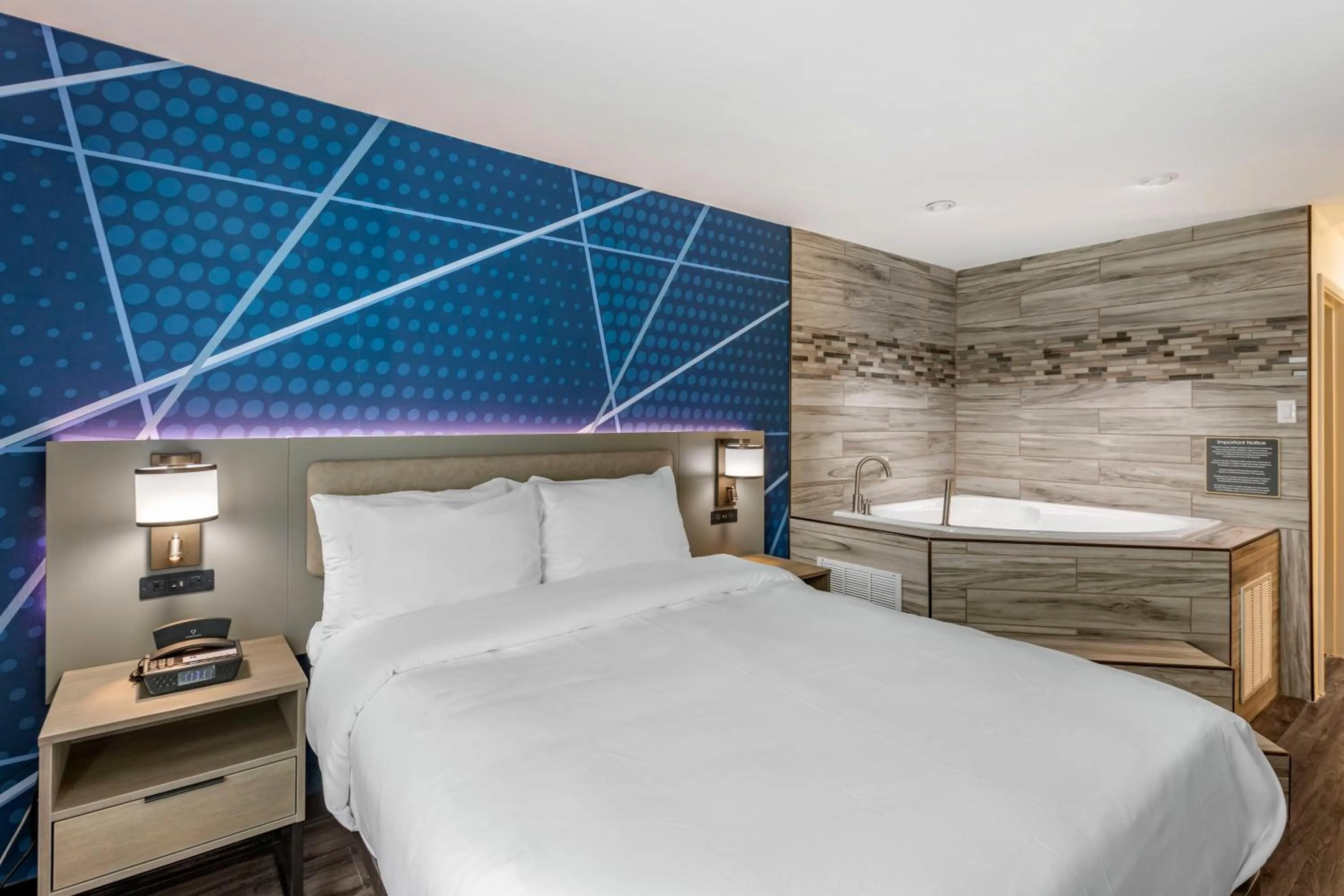 Bed in Comfort Inn Mount Pleasant - Racine