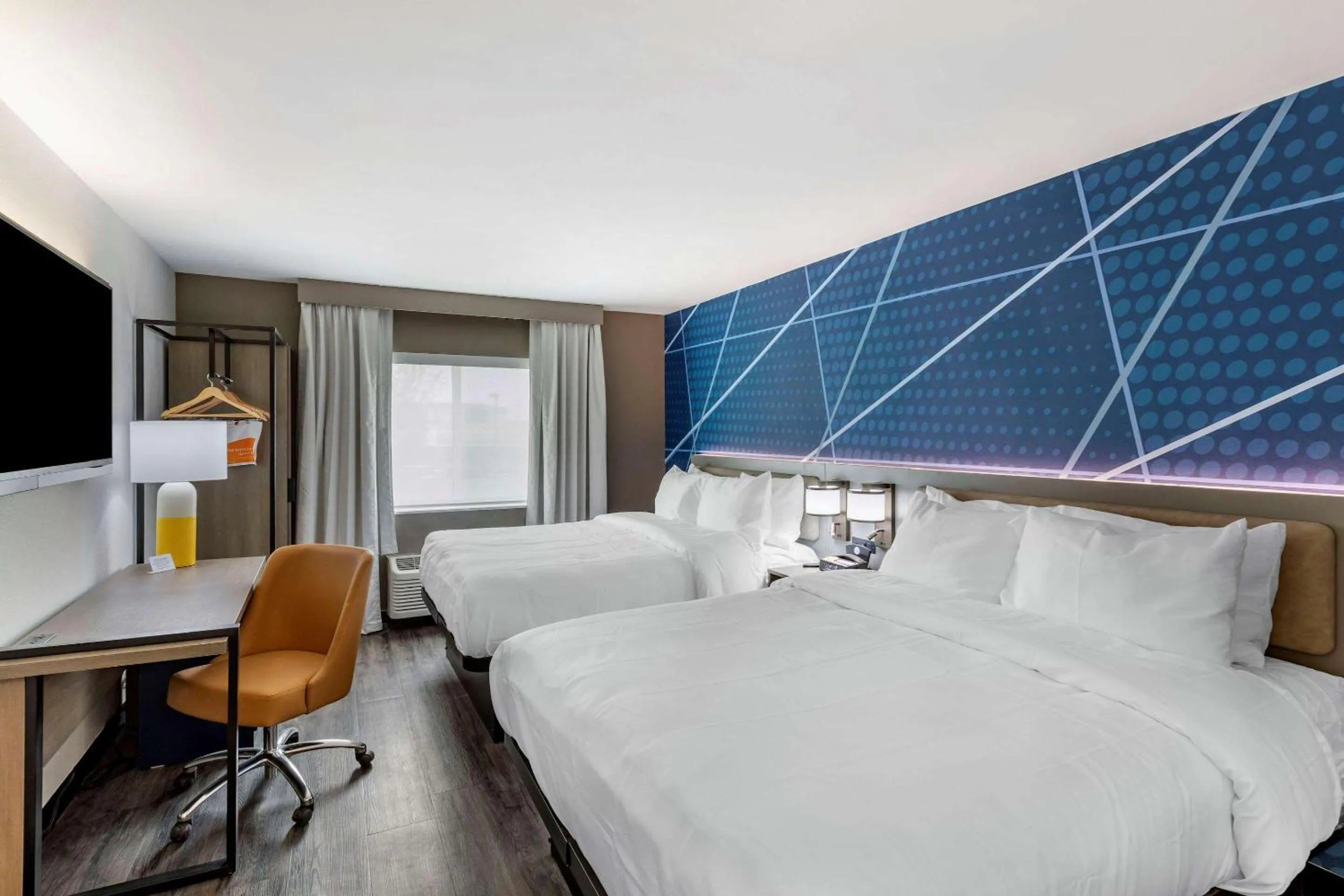 Bedroom, Bed in Comfort Inn Mount Pleasant - Racine