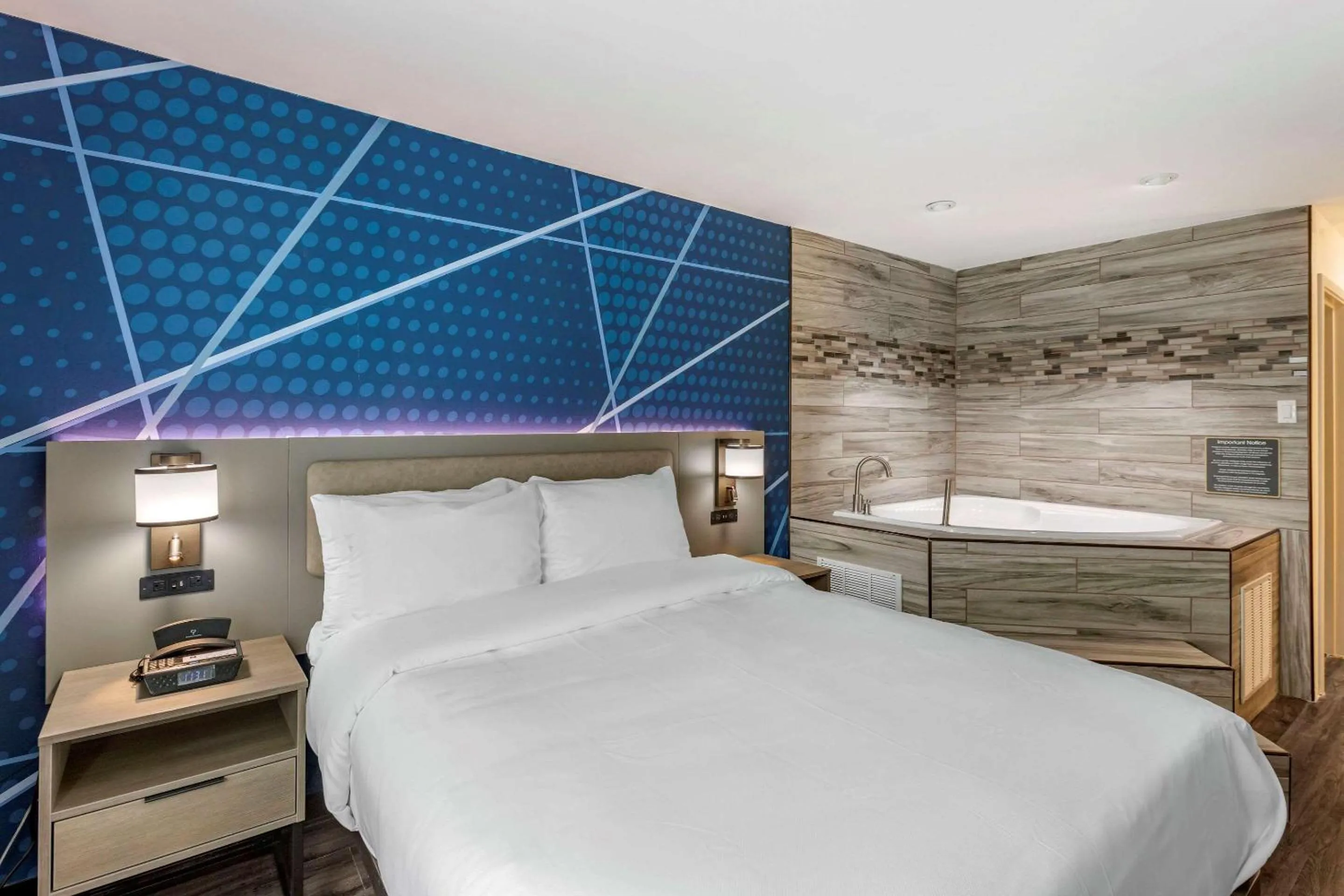 Photo of the whole room, Bed in Comfort Inn Mount Pleasant - Racine