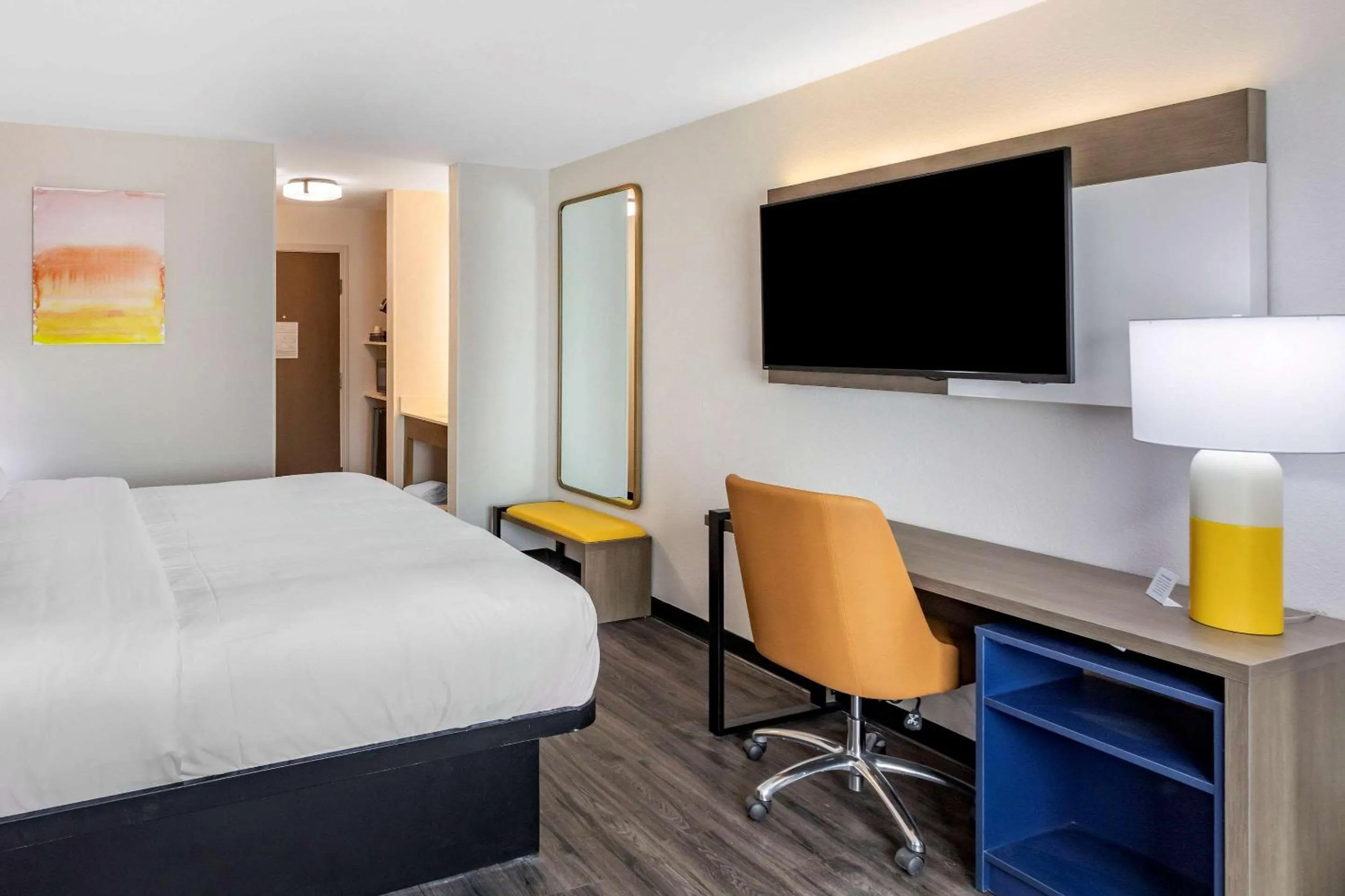 Bedroom, Bed in Comfort Inn Mount Pleasant - Racine