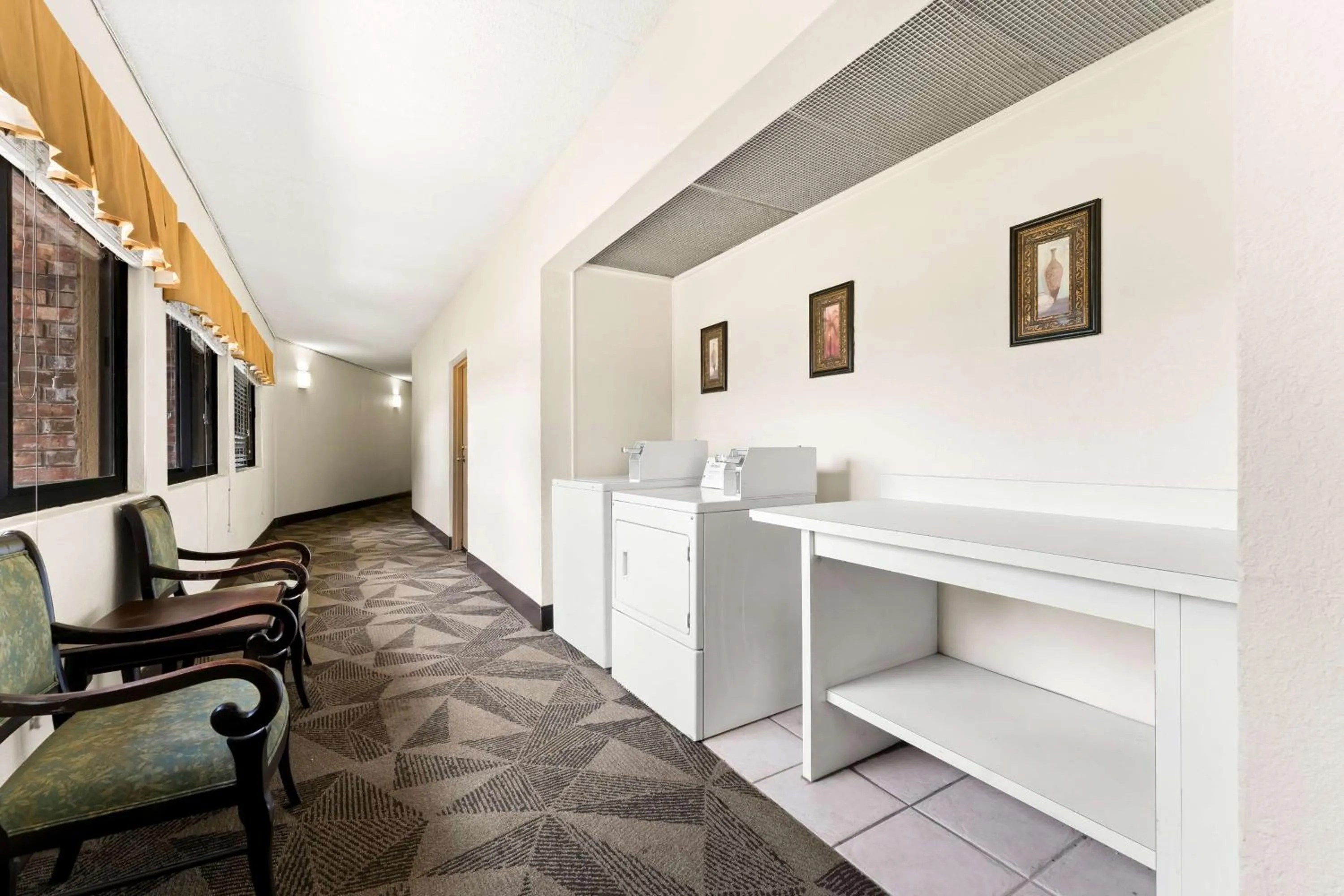 laundry in Best Western Riverside Inn