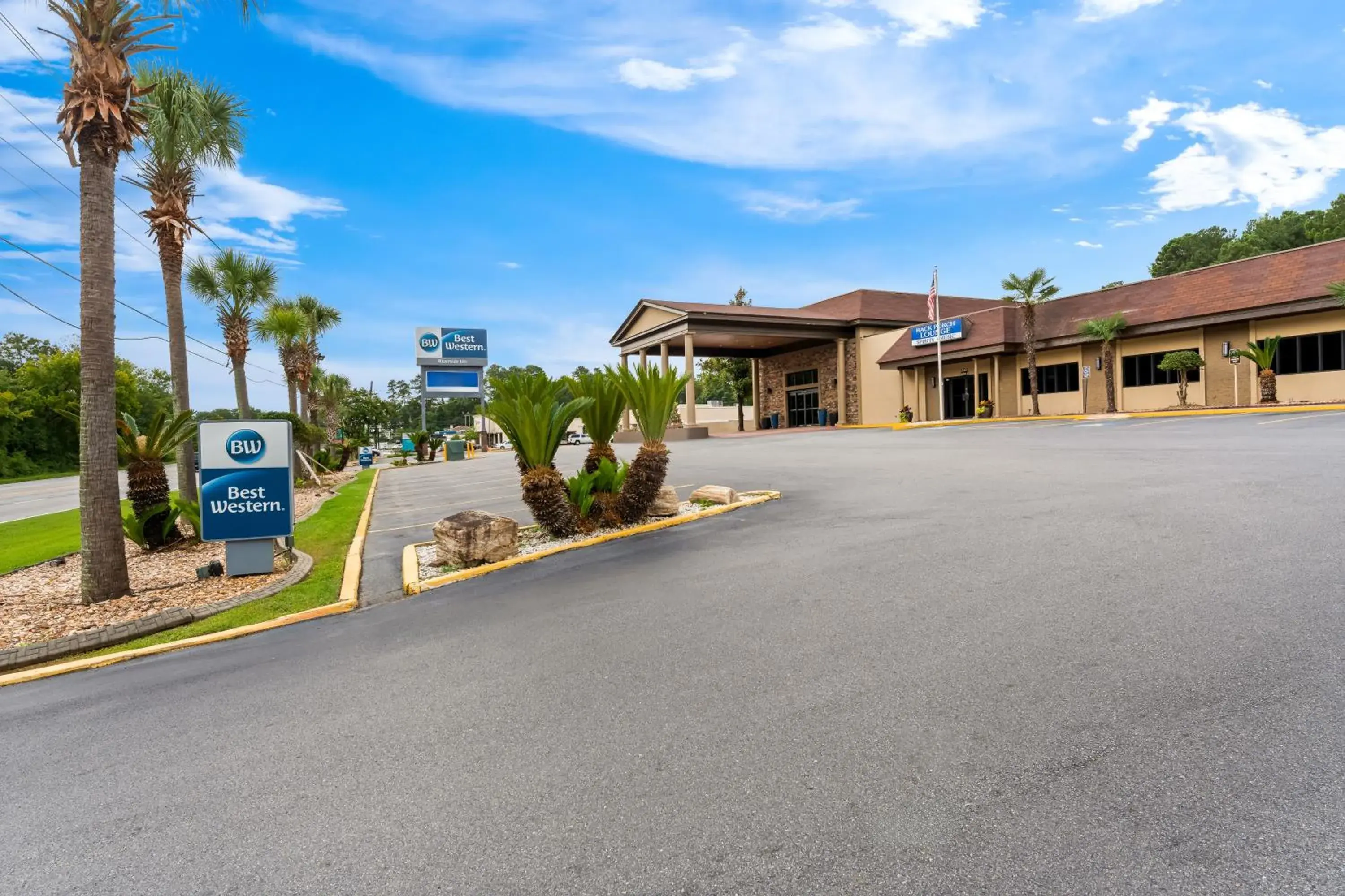 Property building in Best Western Riverside Inn Property building in Best Western Riverside Inn