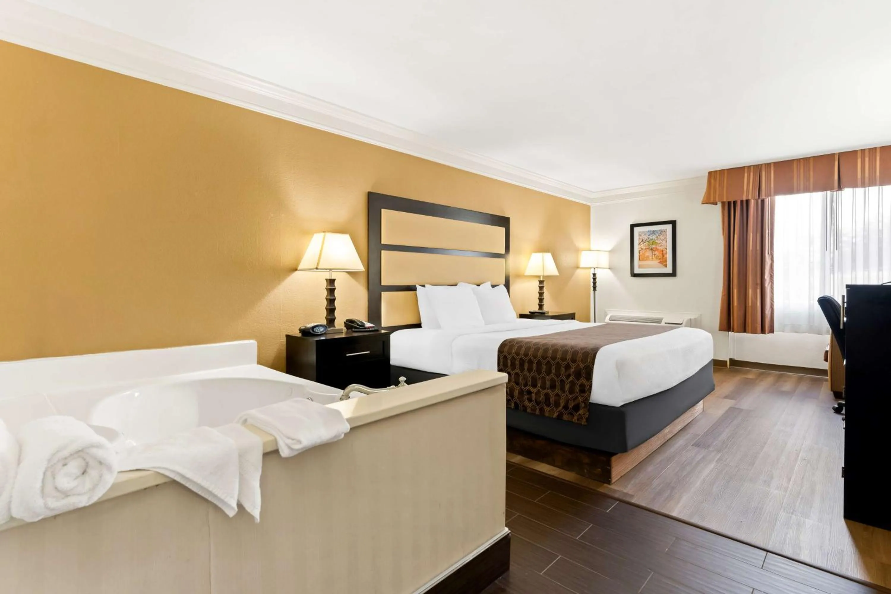 Bedroom, Bed in Best Western Riverside Inn