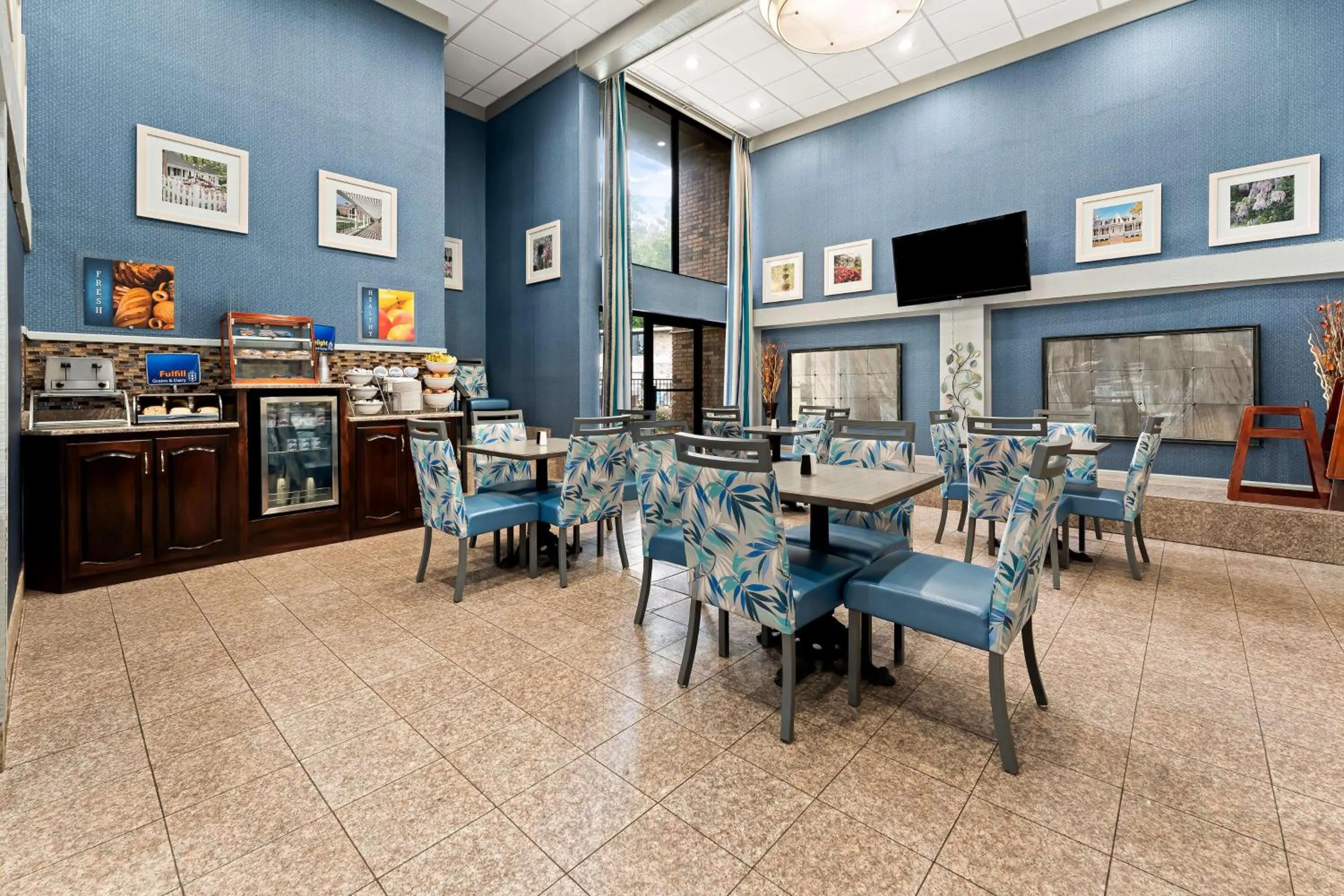 Breakfast in Best Western Riverside Inn