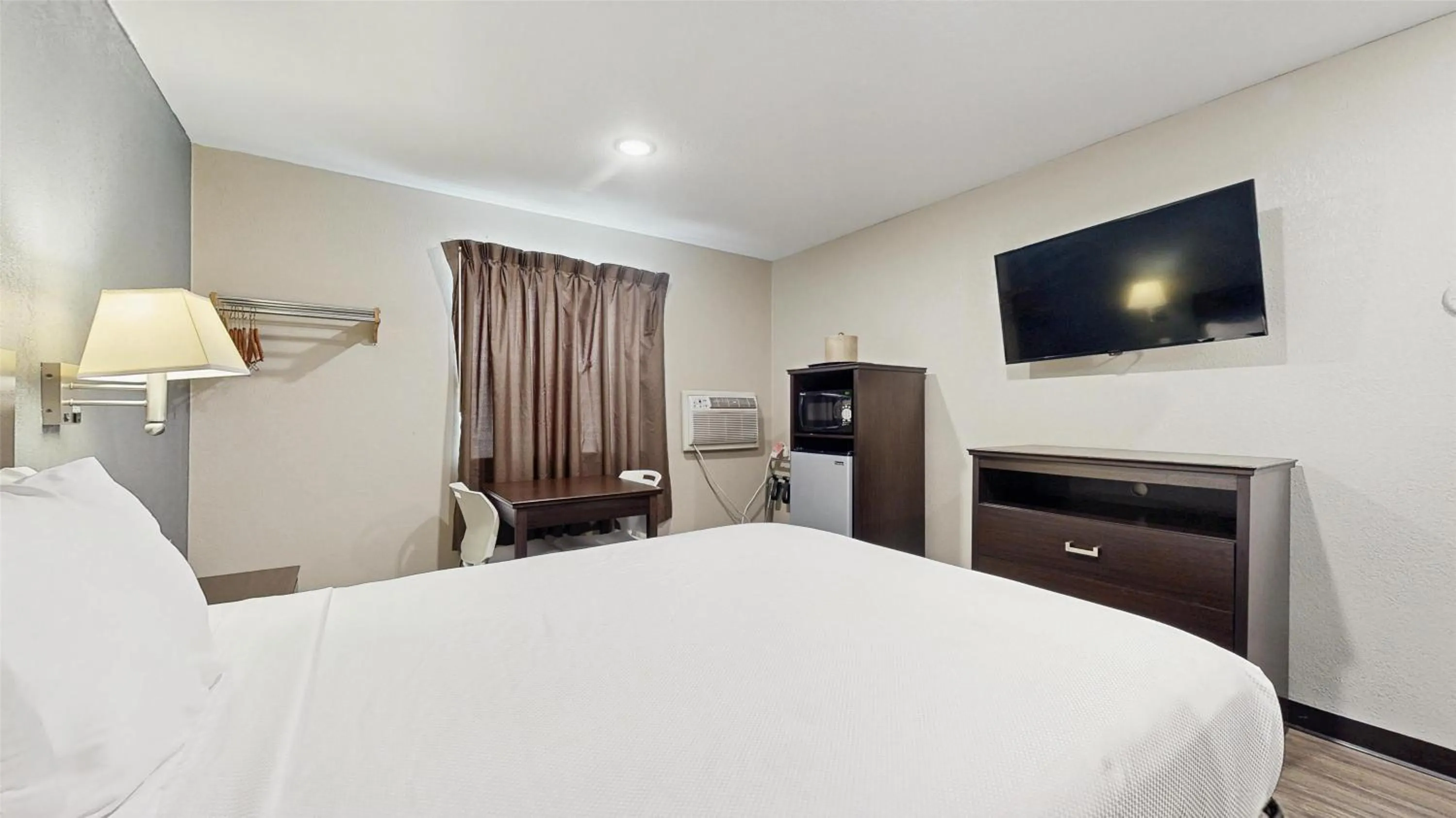 Bedroom, Bed in Red Lion Inn & Suites Olathe Kansas City