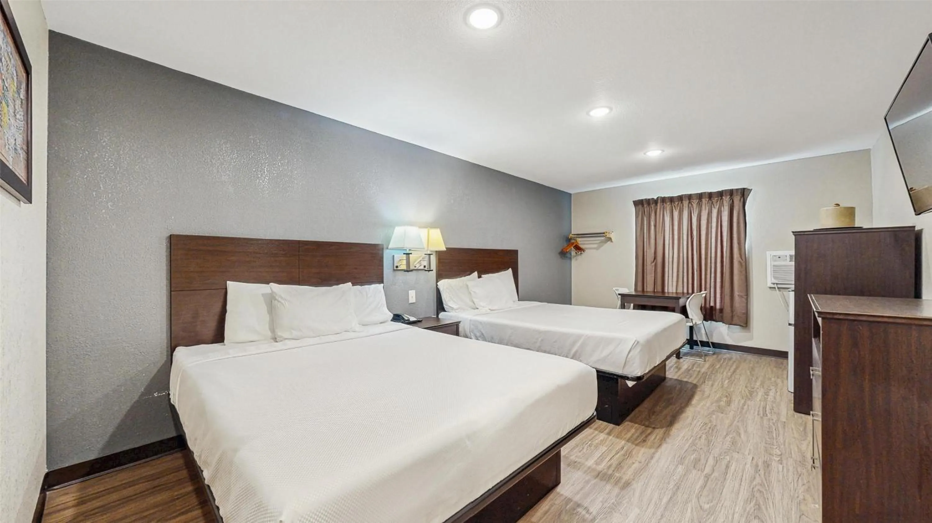 Bedroom, Bed in Red Lion Inn & Suites Olathe Kansas City