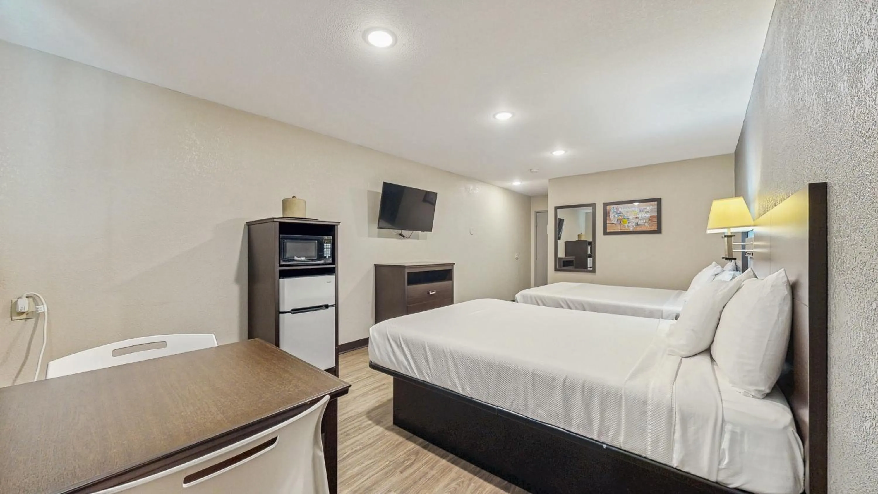 Bed in Red Lion Inn & Suites Olathe Kansas City