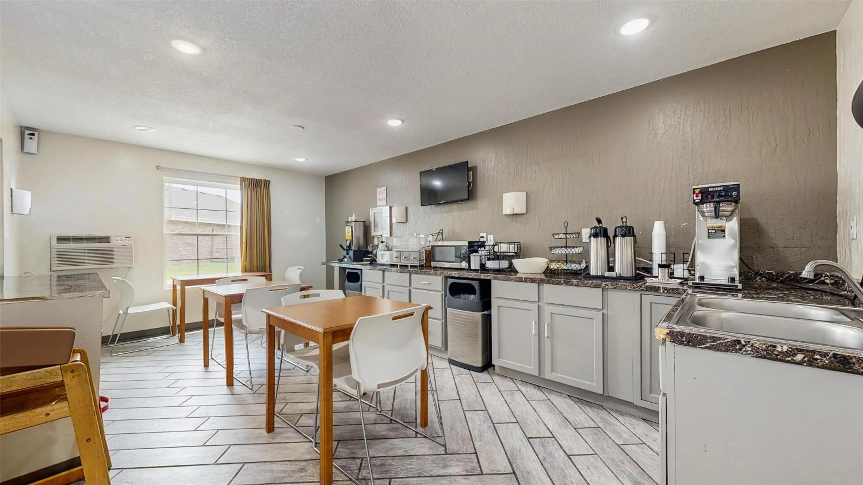 Breakfast in Red Lion Inn & Suites Olathe Kansas City