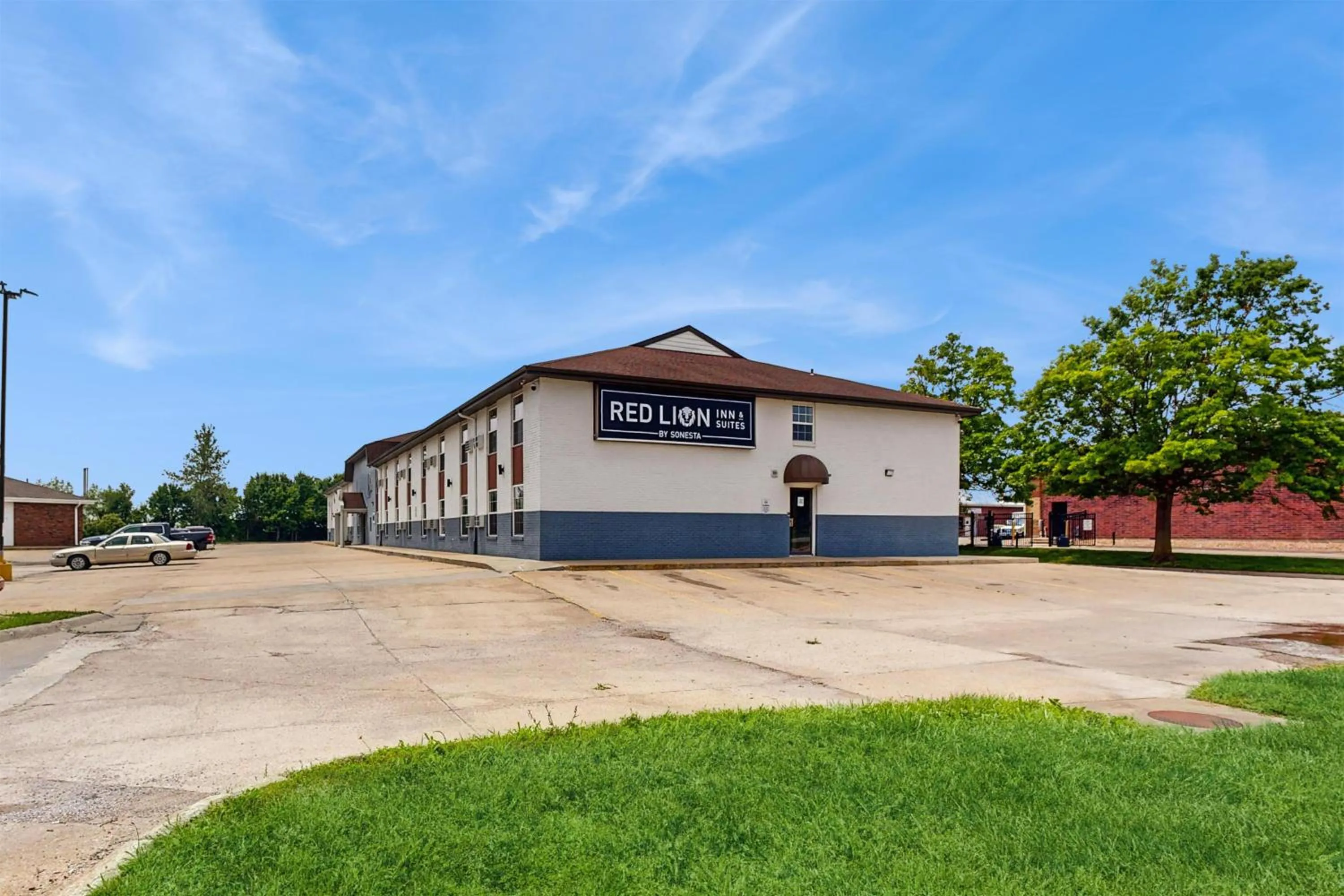 Property building in Red Lion Inn & Suites Olathe Kansas City