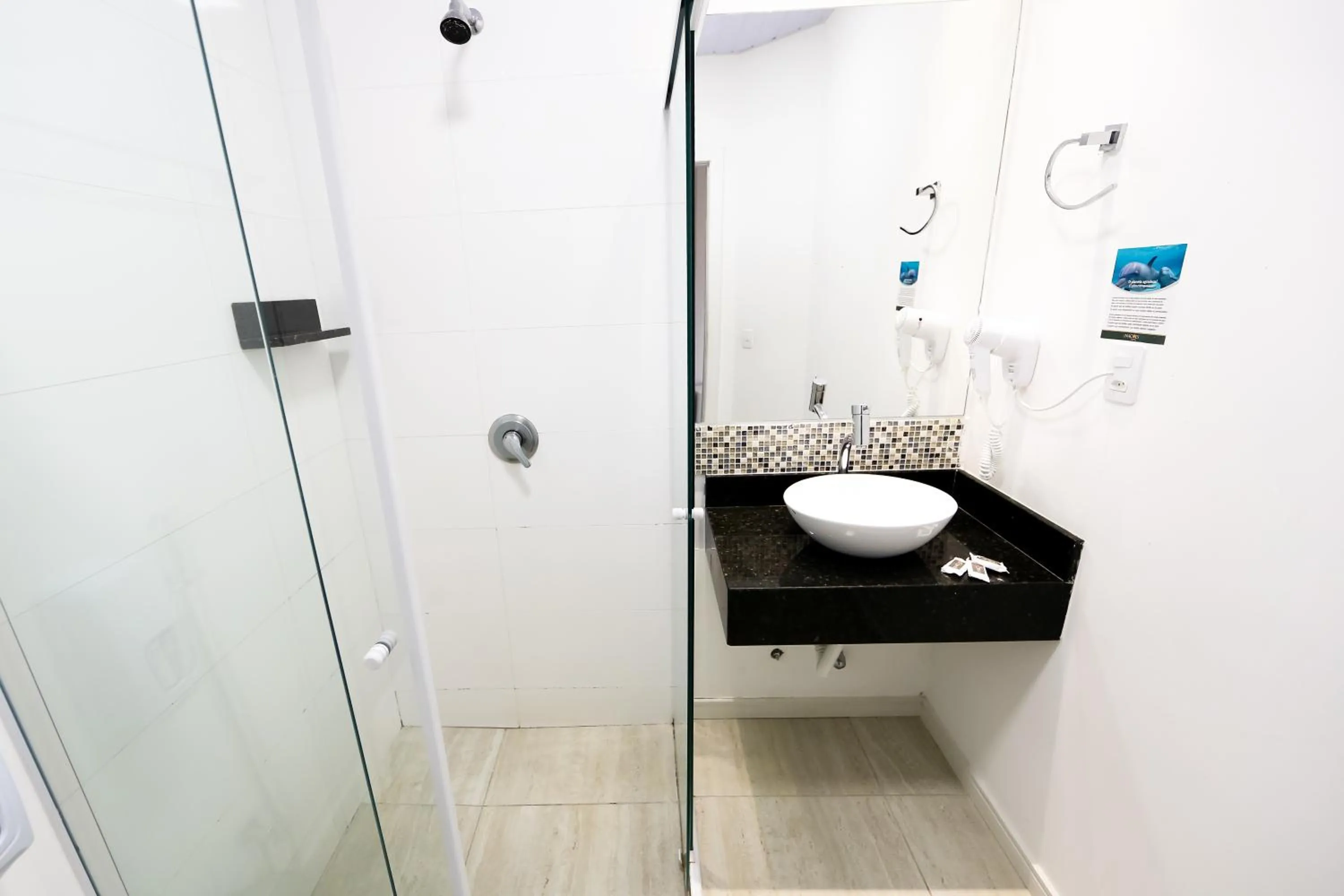 Shower in Das Nações Hotel