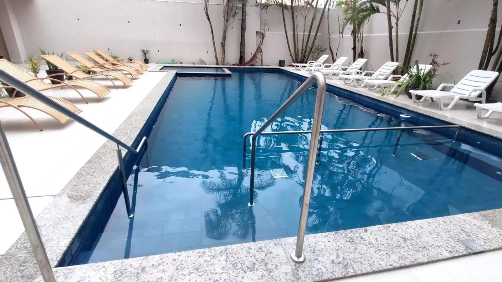 Swimming pool in Das Nações Hotel