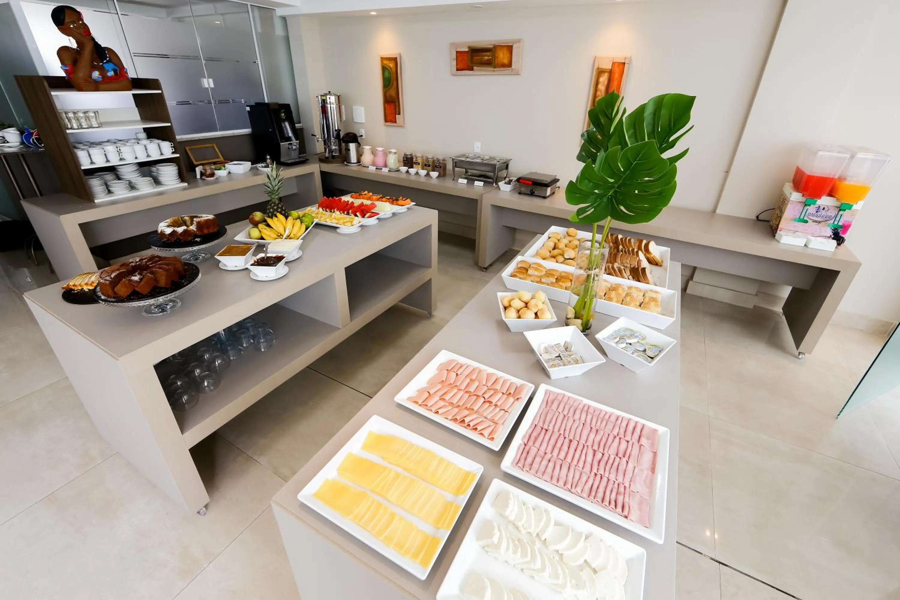 Food and drinks in Das Nações Hotel