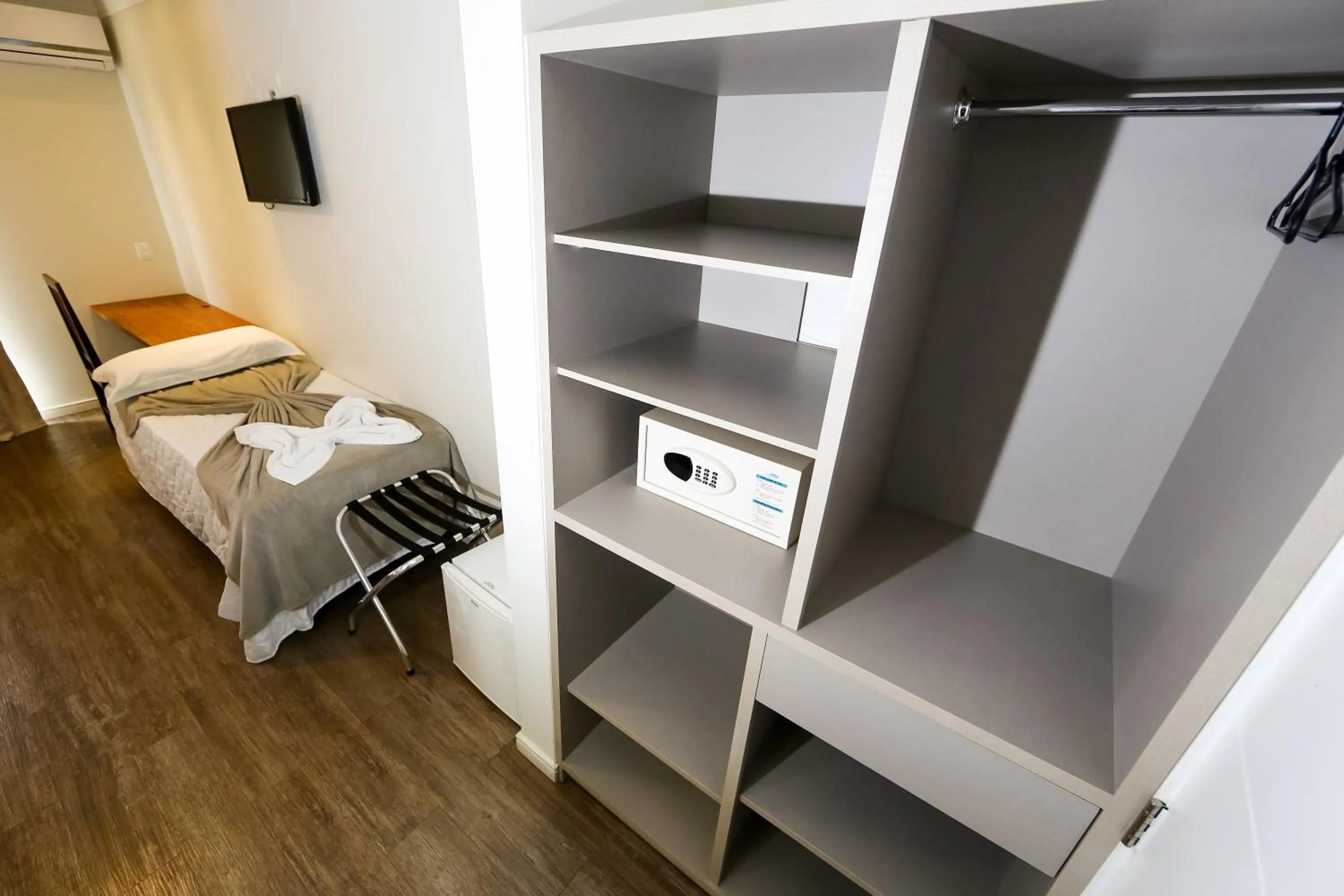 Bed in Das Nações Hotel