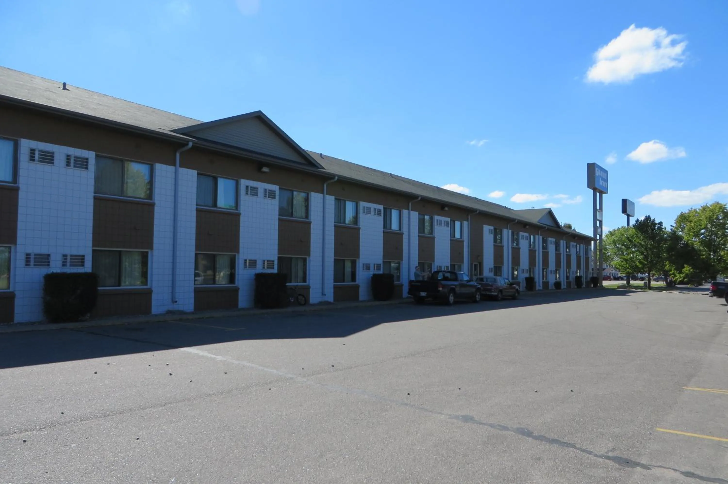 Property building in Grand Inn Fargo
