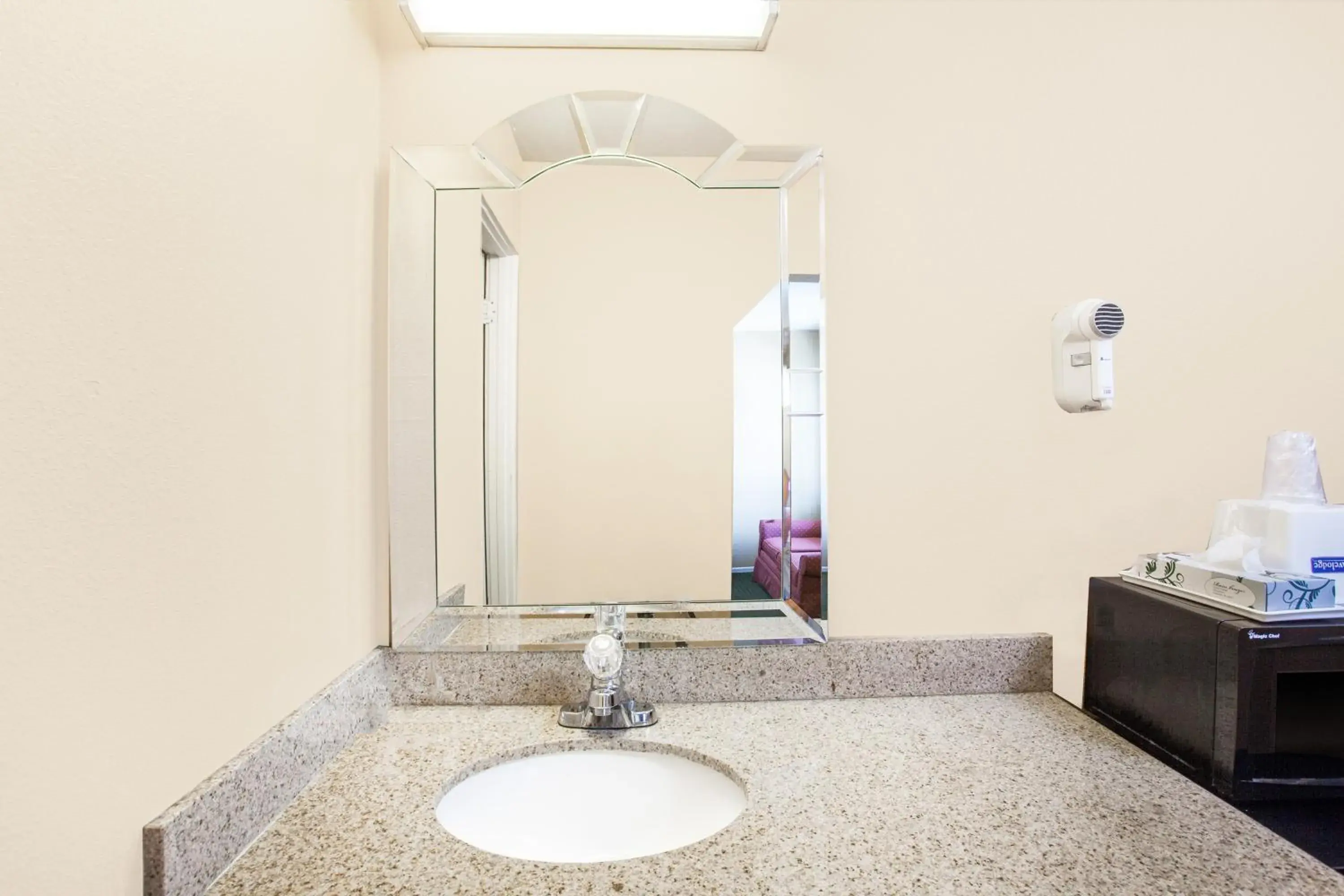 Queen Room with Two Queen Beds - Smoking in Travelodge by Wyndham Barstow Queen Room with Two Queen Beds - Smoking in Travelodge by Wyndham Barstow