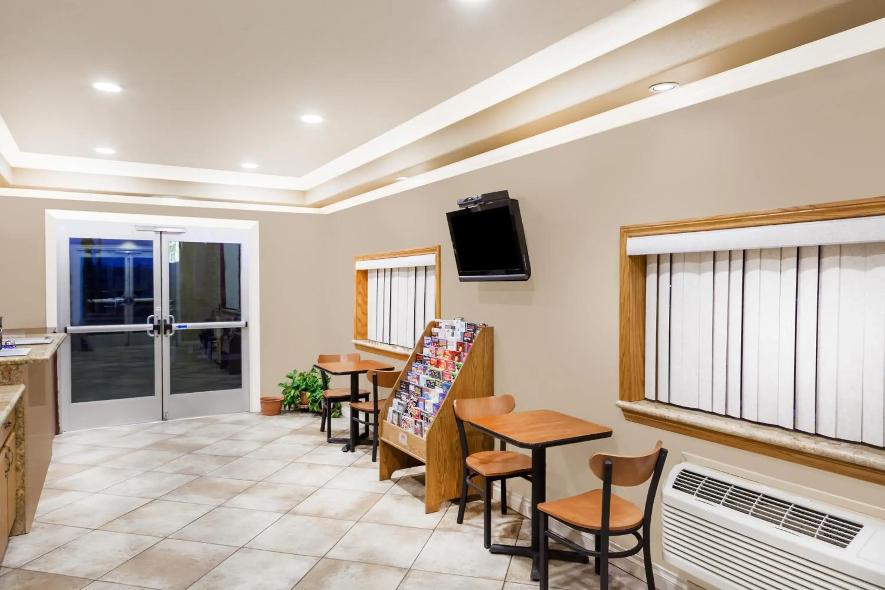 Lobby or reception in Travelodge by Wyndham Barstow Lobby or reception in Travelodge by Wyndham Barstow