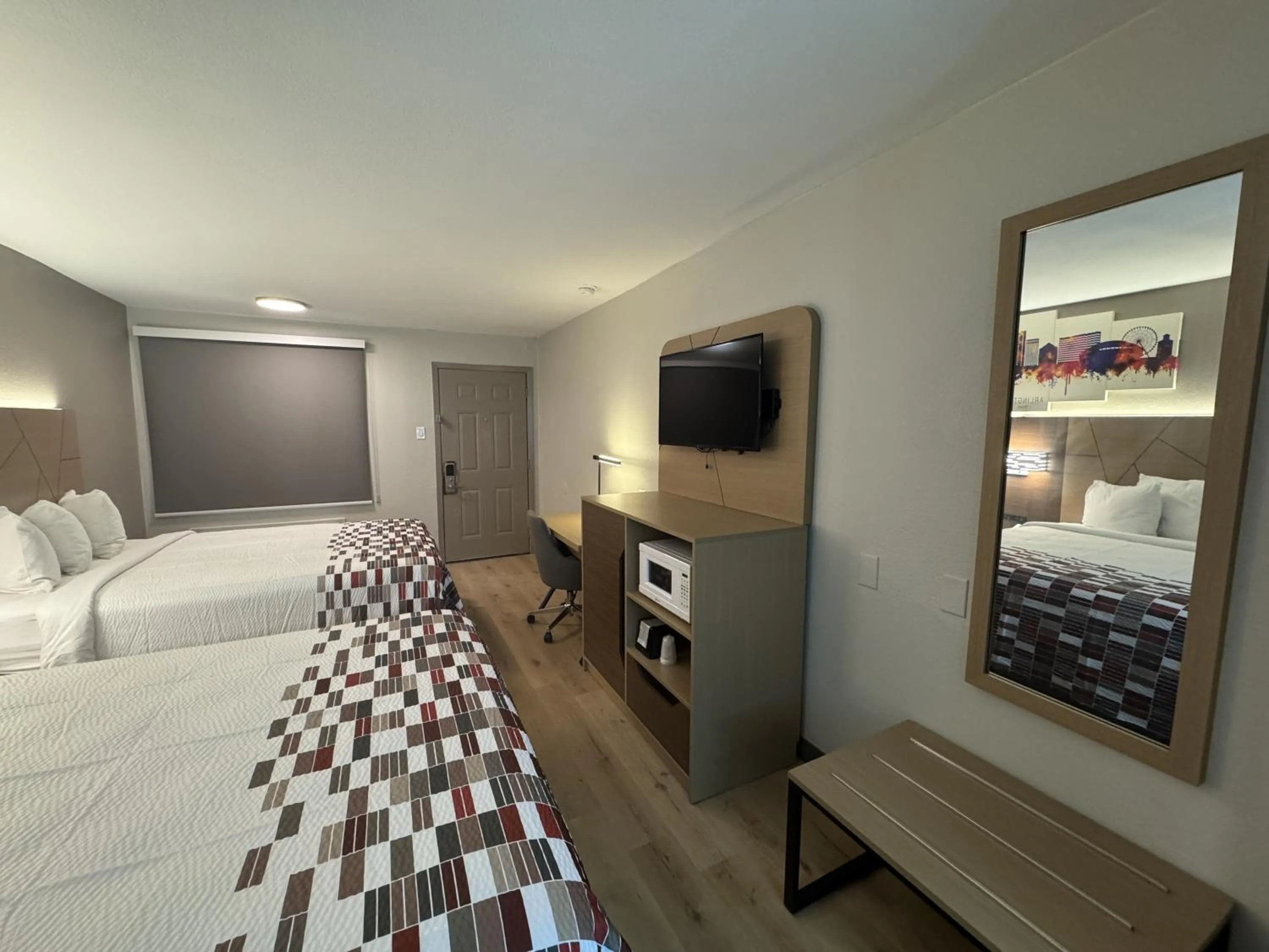 Guests, Bed in Red Roof Inn Arlington - Entertainment District