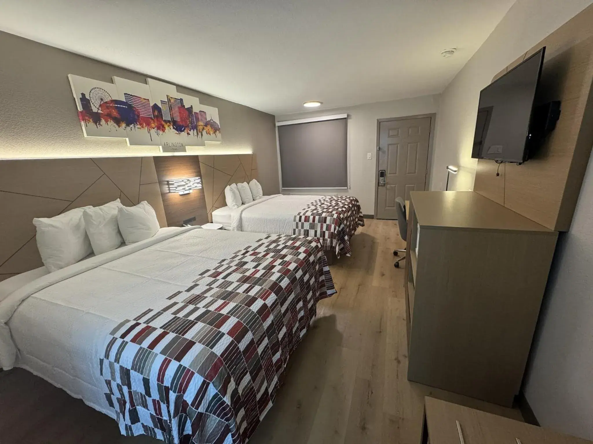 Photo of the whole room, Bed in Red Roof Inn Arlington - Entertainment District Photo of the whole room, Bed in Red Roof Inn Arlington - Entertainment District