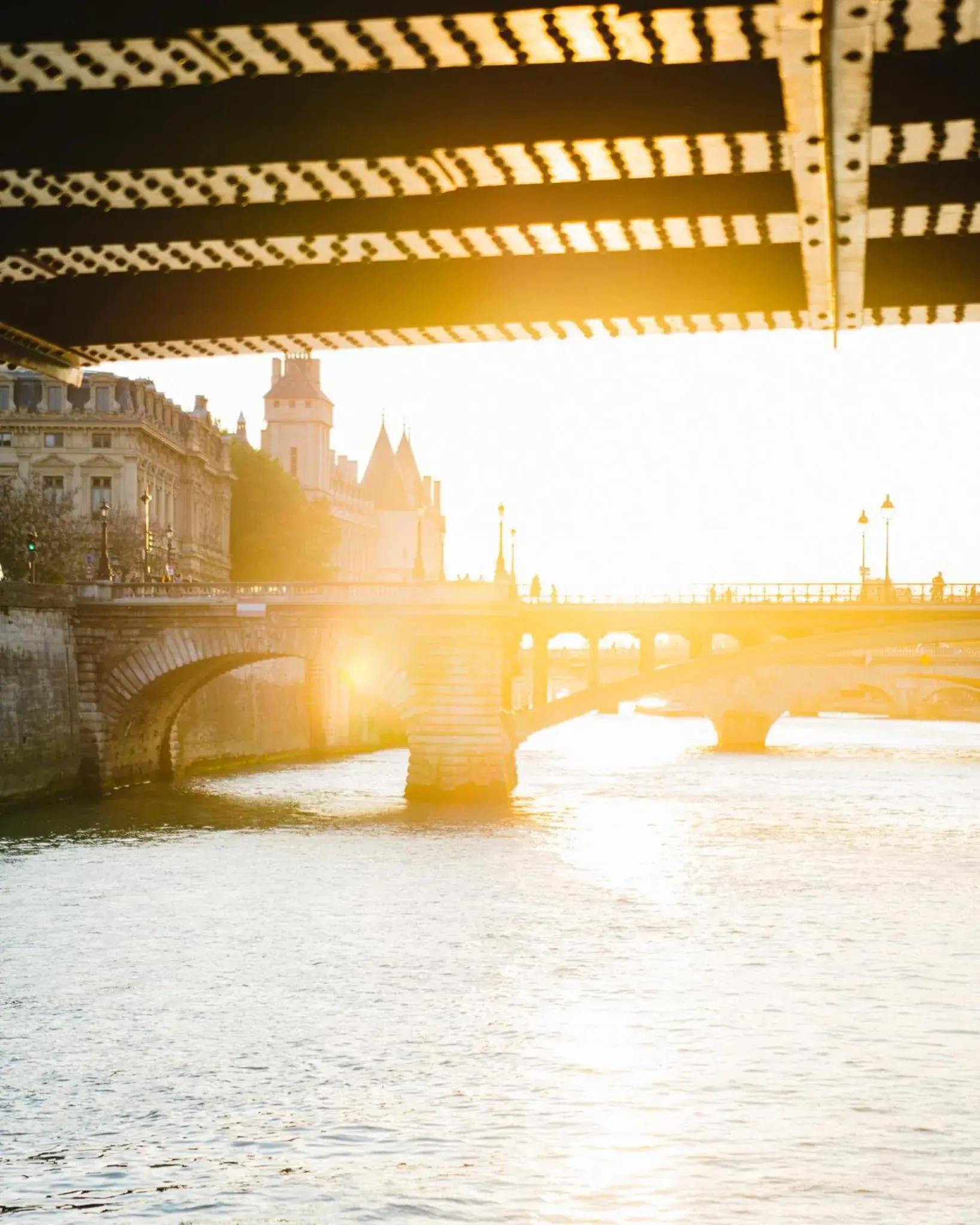 River view in VIP Paris Yacht Hôtel & Spa River view in VIP Paris Yacht Hôtel & Spa