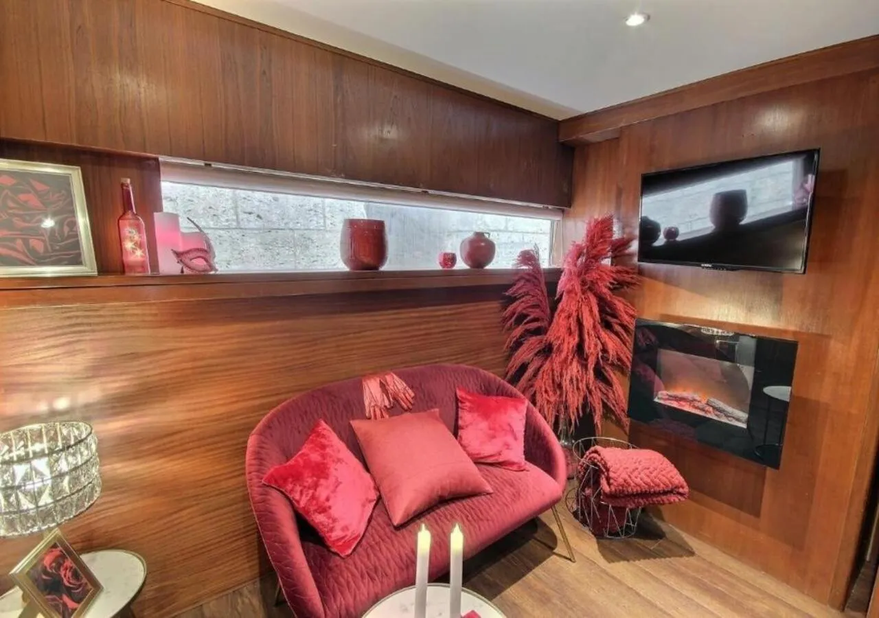 Living room in VIP Paris Yacht Hôtel & Spa