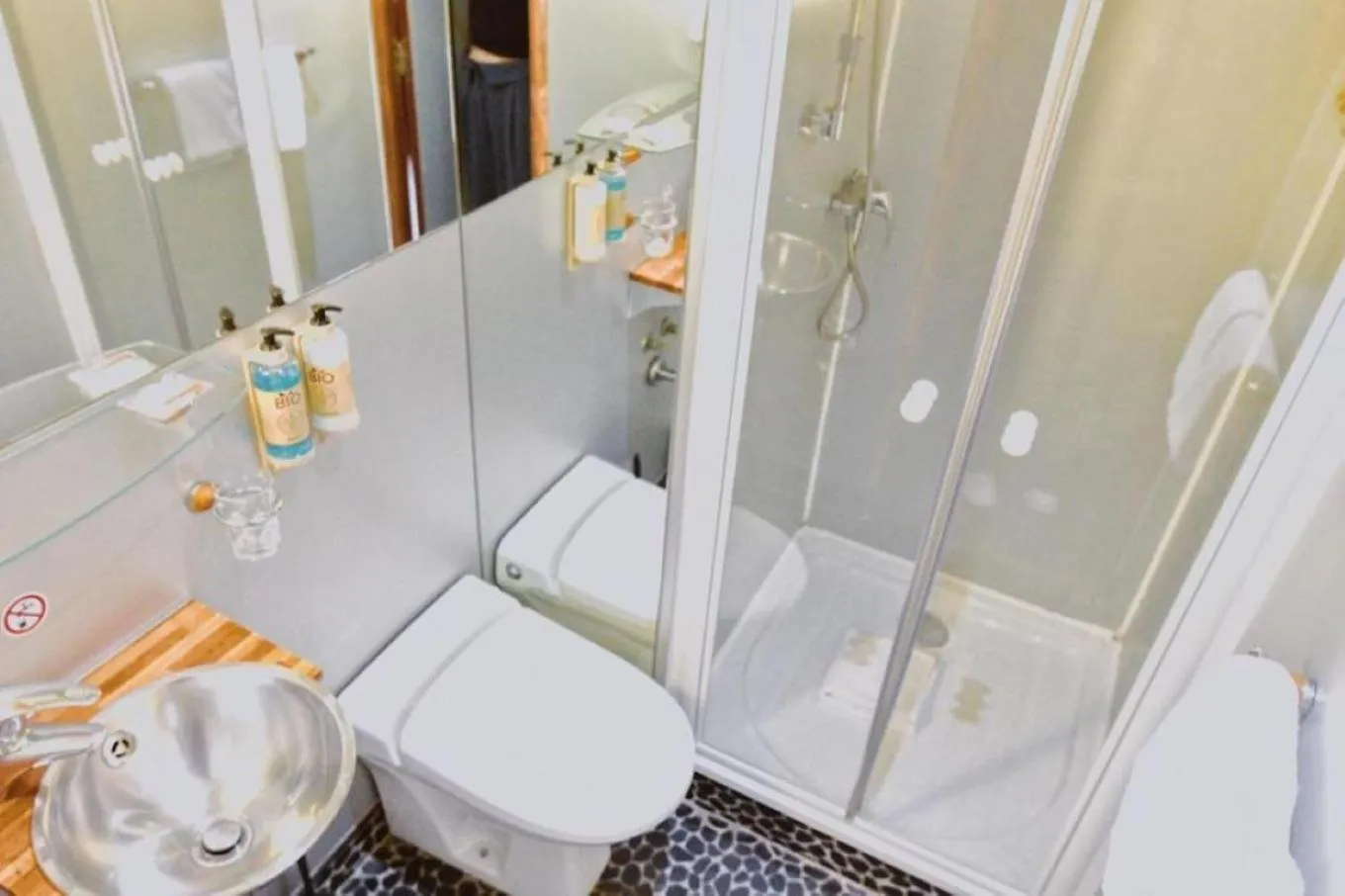 Bathroom in VIP Paris Yacht Hôtel & Spa