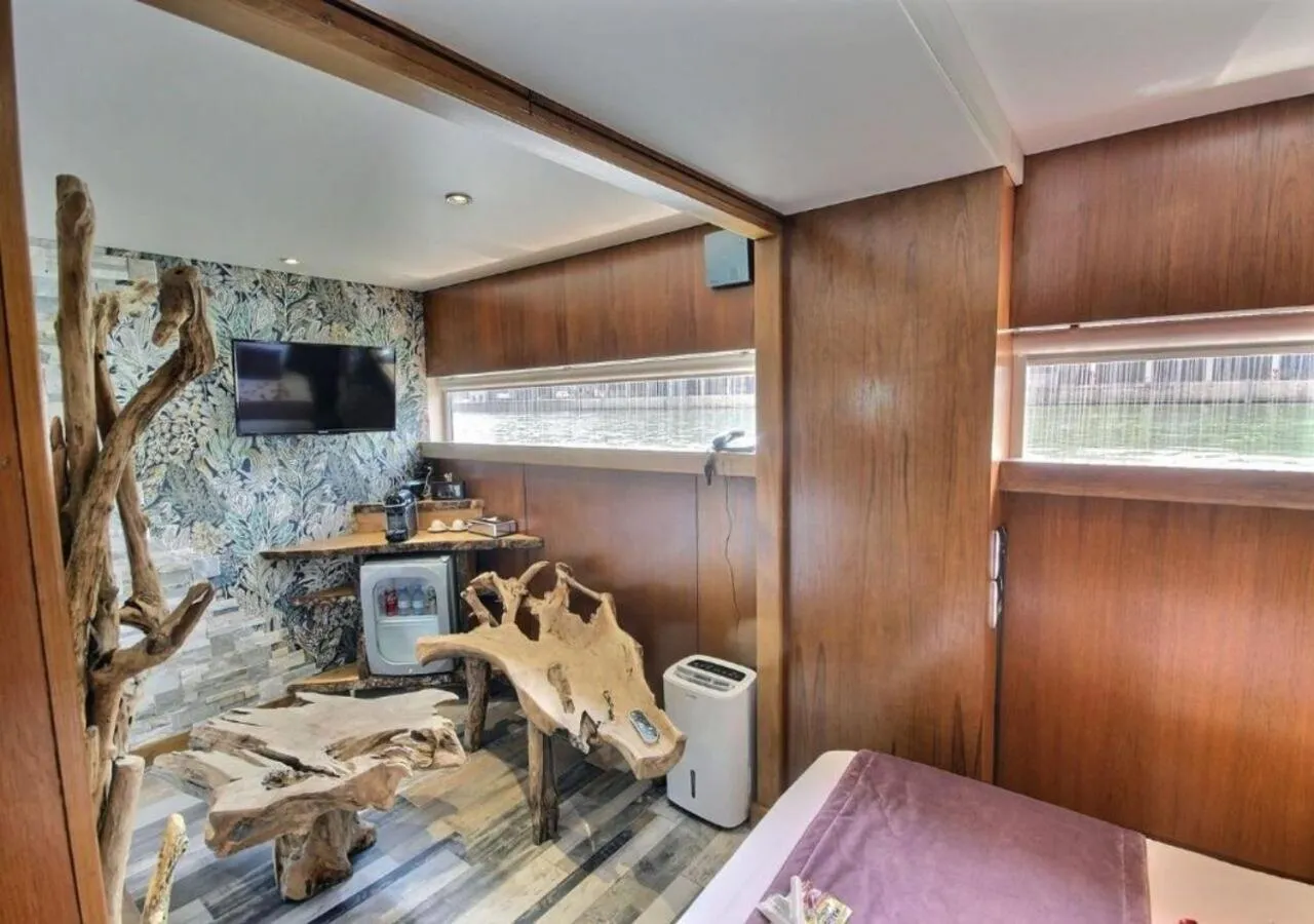 Seating area in VIP Paris Yacht Hôtel & Spa