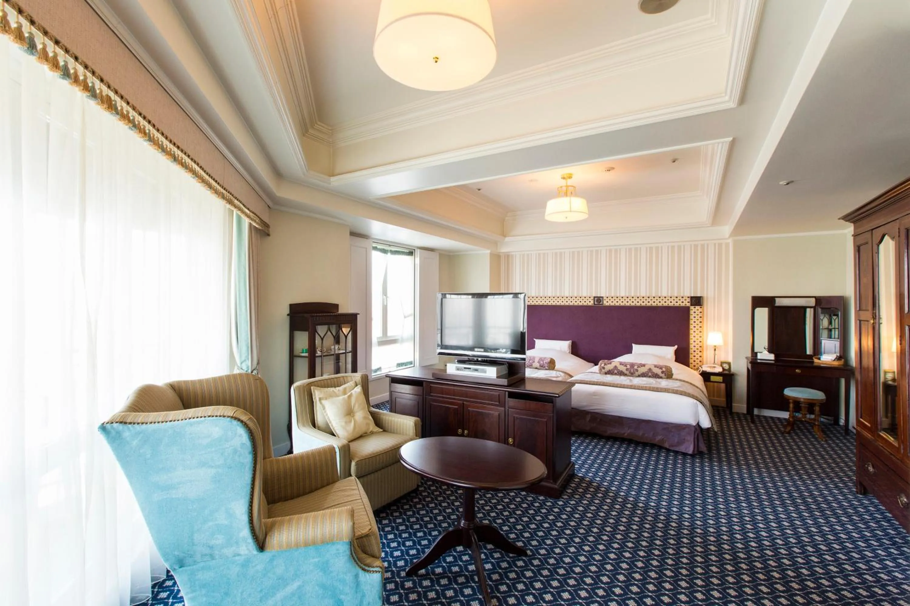 Photo of the whole room, Seating Area in Hotel Monterey Sapporo