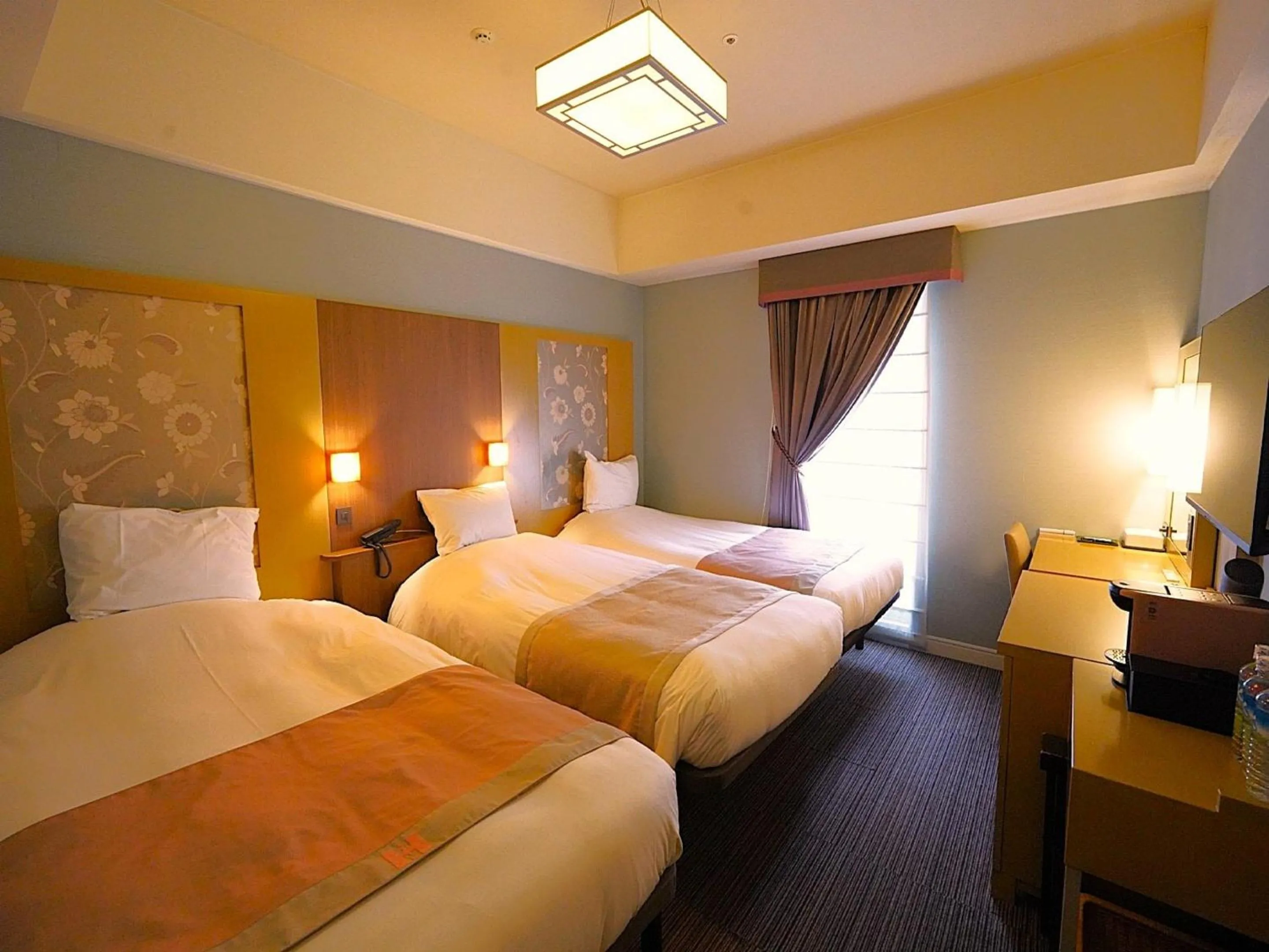 Photo of the whole room, Bed in Hotel Monterey Hanzomon