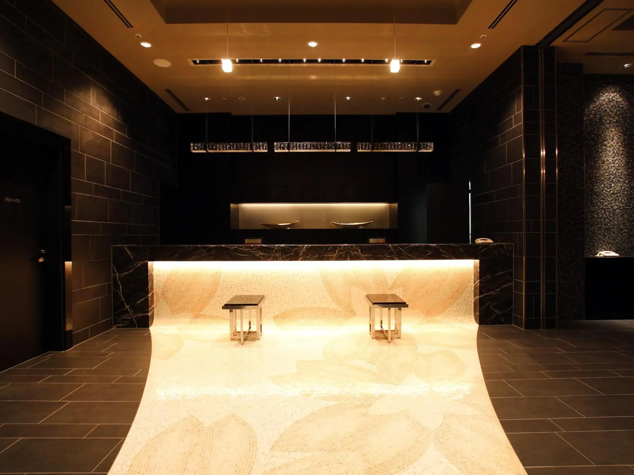 Lobby or reception, Bed in Hotel Monterey Hanzomon Lobby or reception, Bed in Hotel Monterey Hanzomon