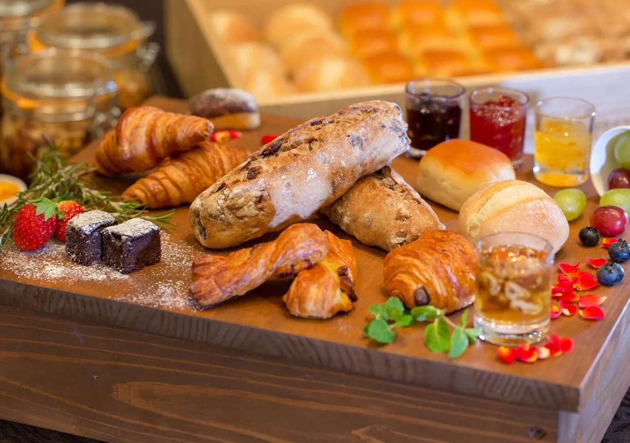 Buffet breakfast in Hotel Monterey Hanzomon