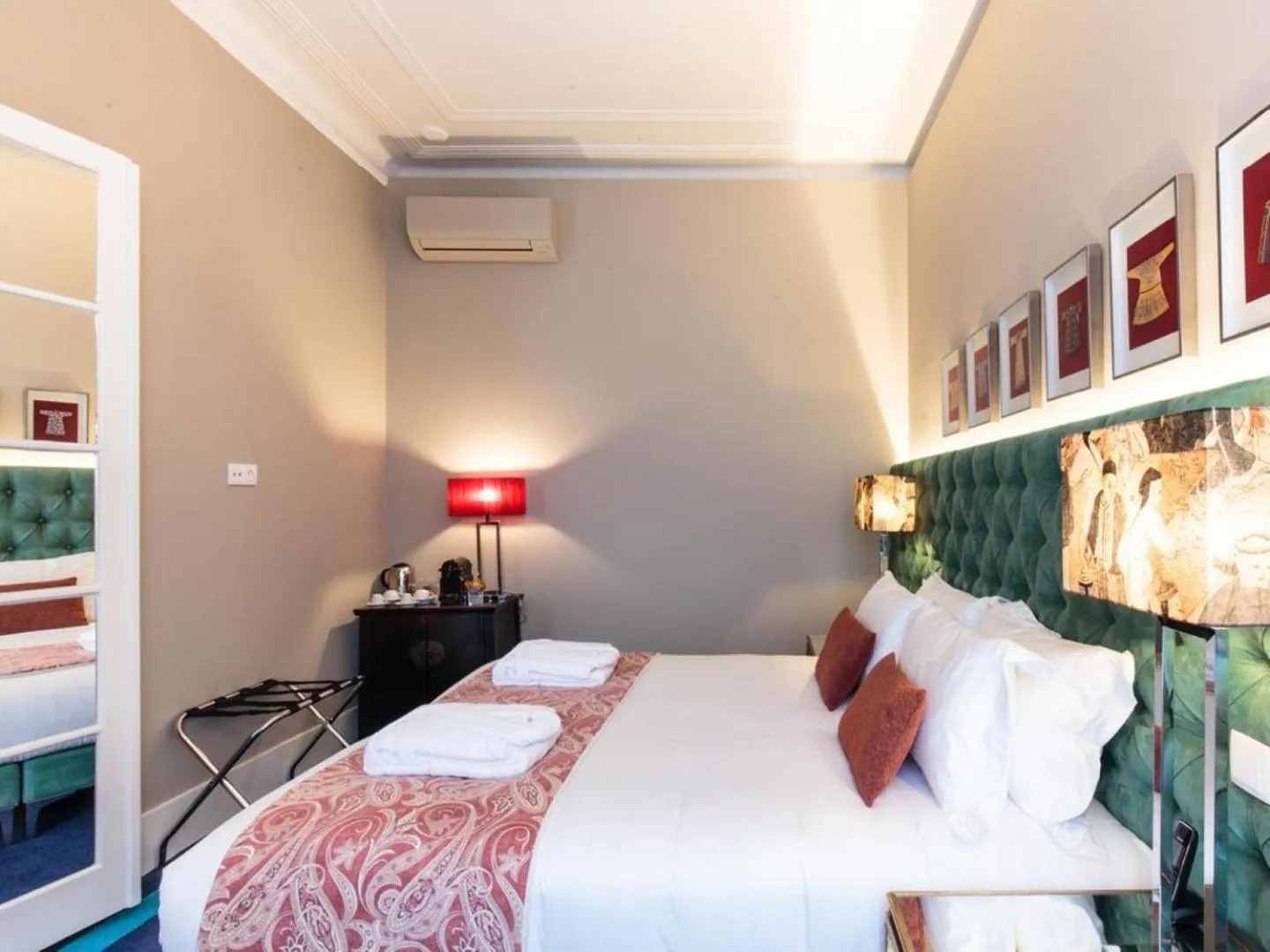 Photo of the whole room, Bed in Dear Lisbon - Bordalo Palace Chiado