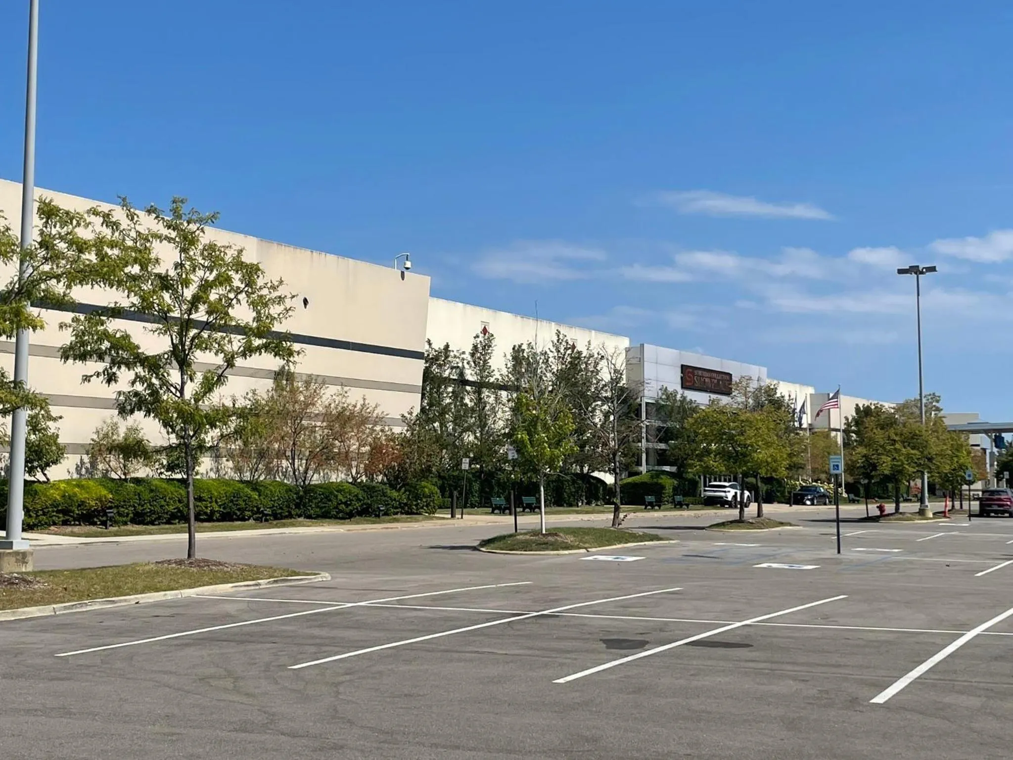 Nearby landmark in Holiday Inn & Suites - Farmington Hills - Detroit NW by IHG