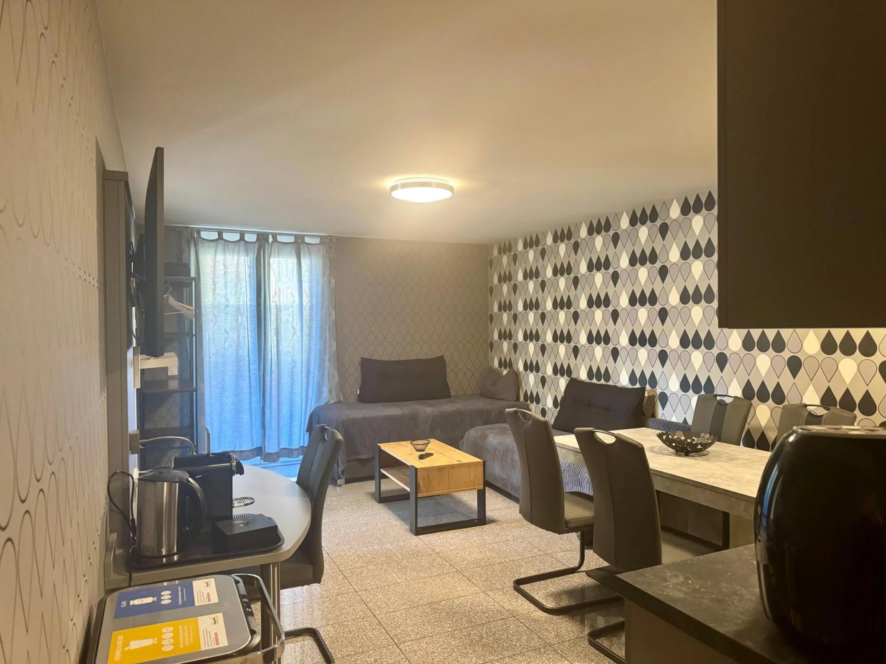 TV and multimedia in Hotel "Mythos Apartments" alle Zimmer mit Kochnische, Apartments mit Küche!