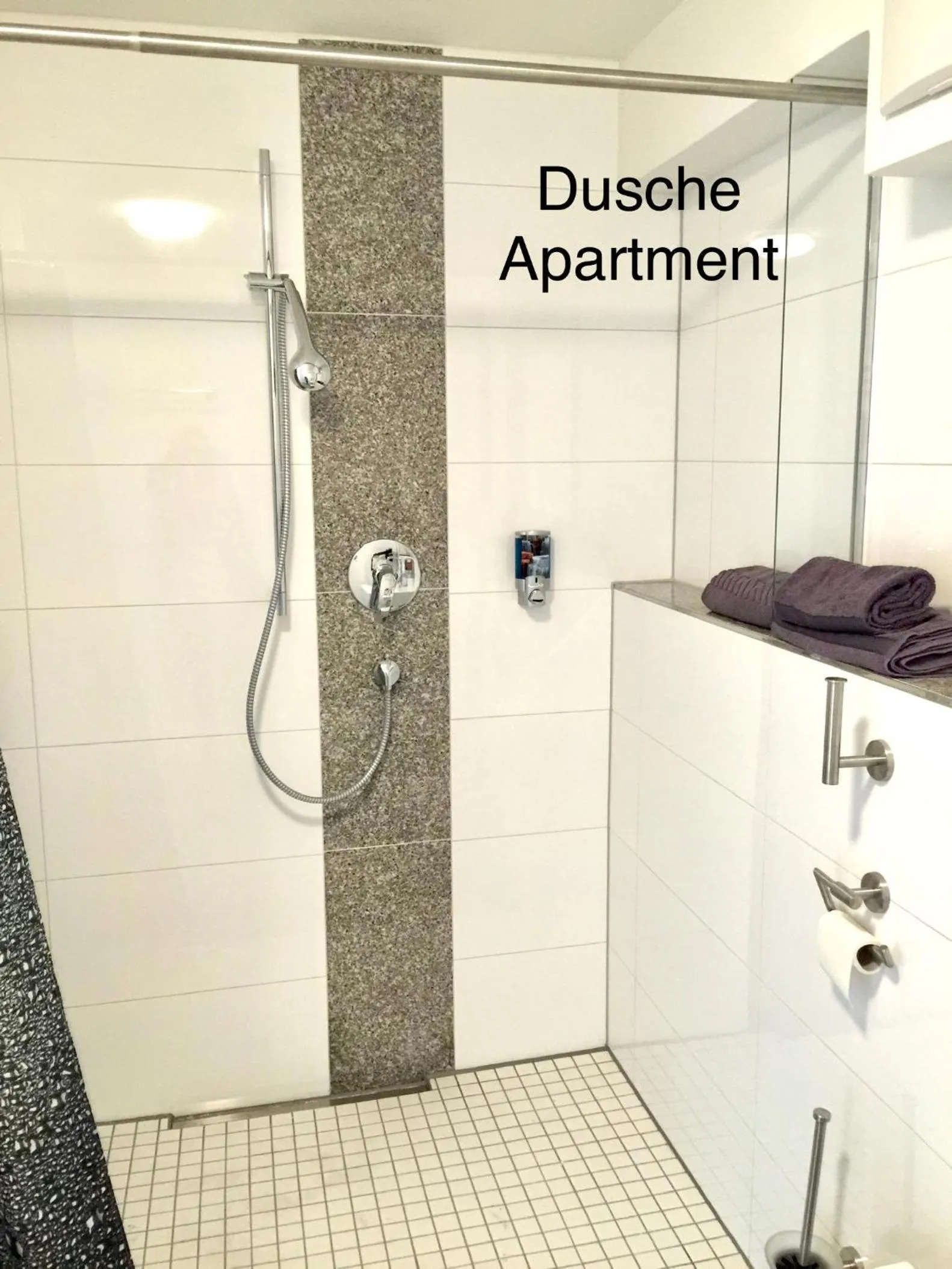 Toilet in Hotel "Mythos Apartments" alle Zimmer mit Kochnische, Apartments mit Küche!