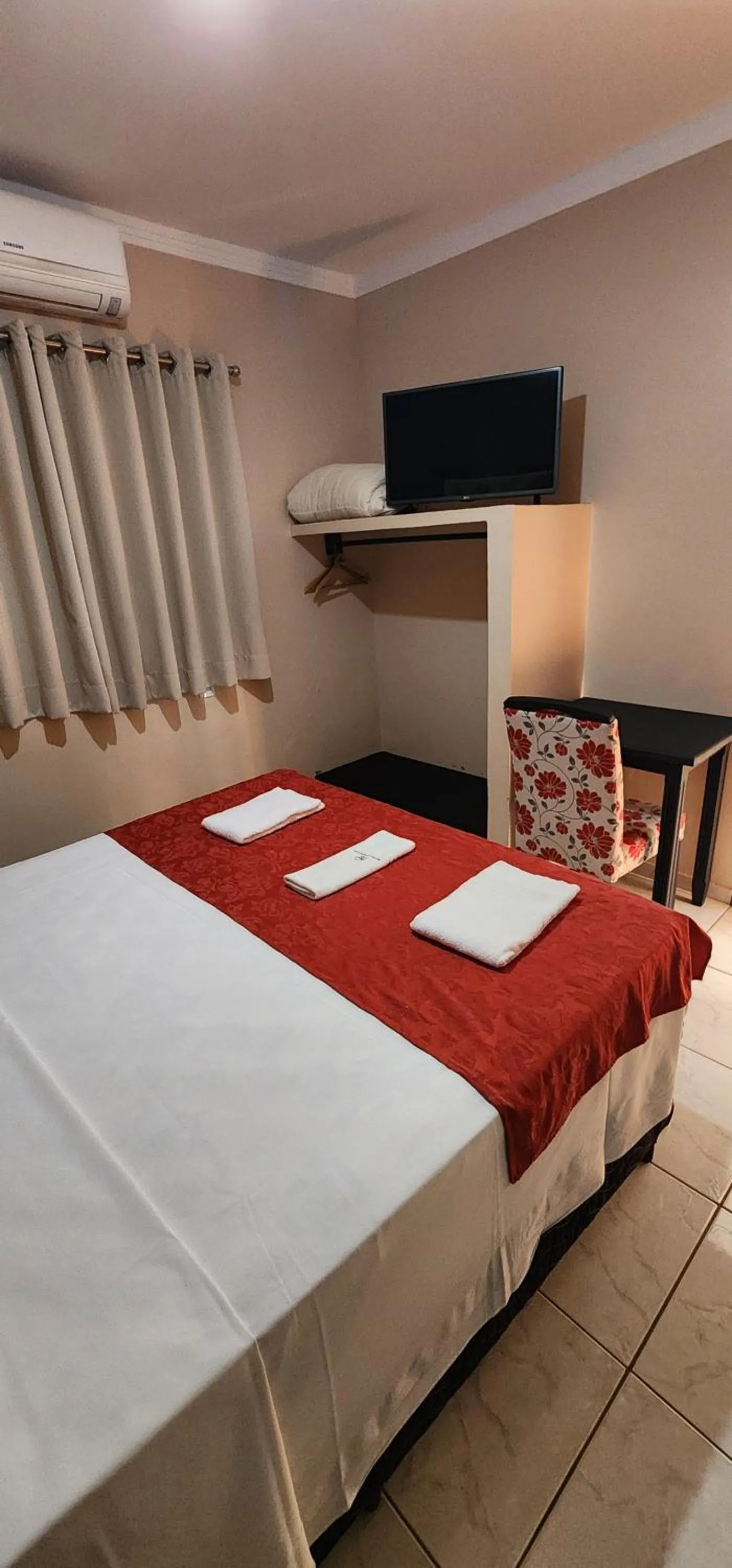 Photo of the whole room, Bed in Hotel Barretos