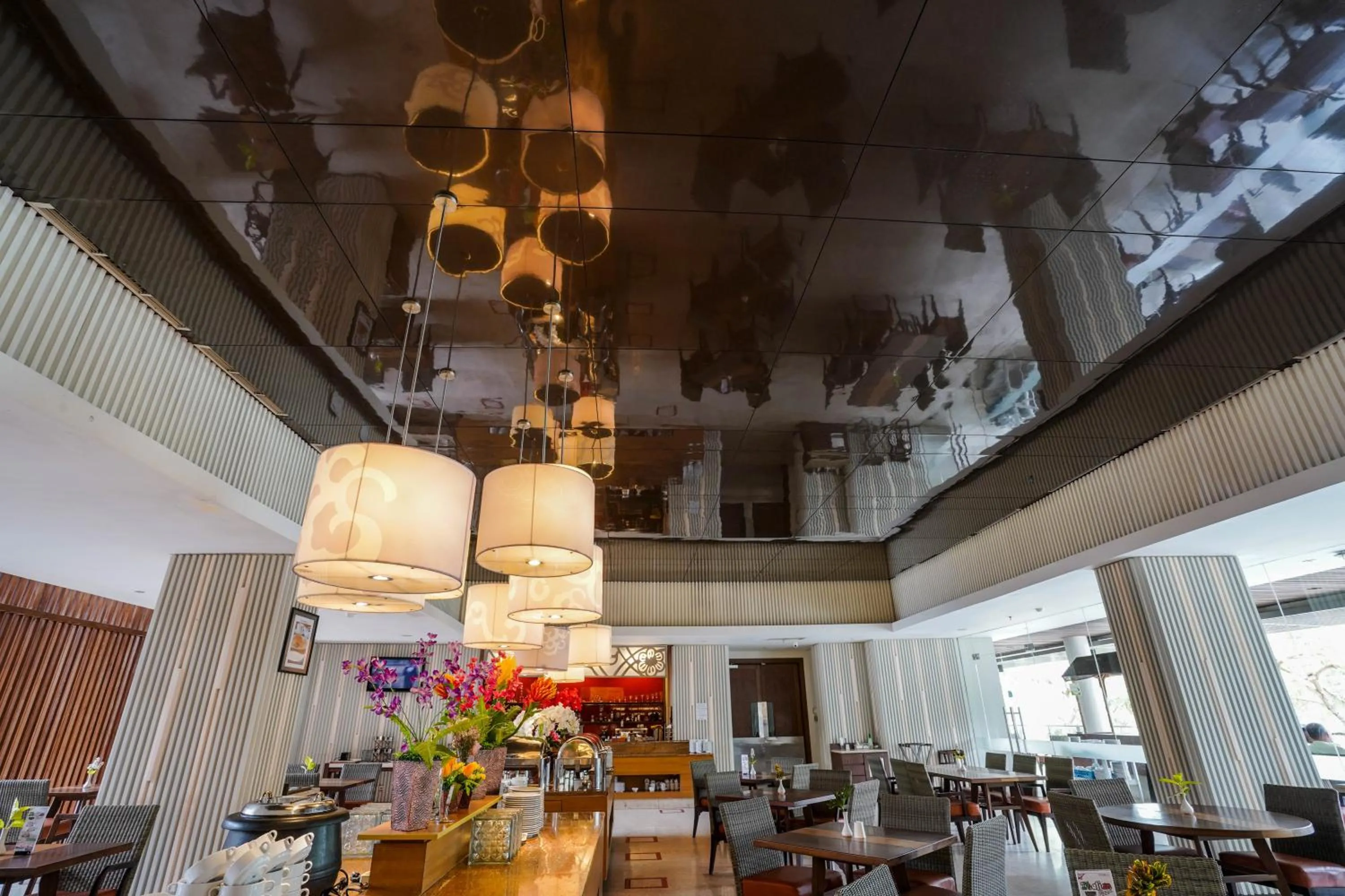 Restaurant/places to eat in Soll Marina Hotel & Conference Center Bangka