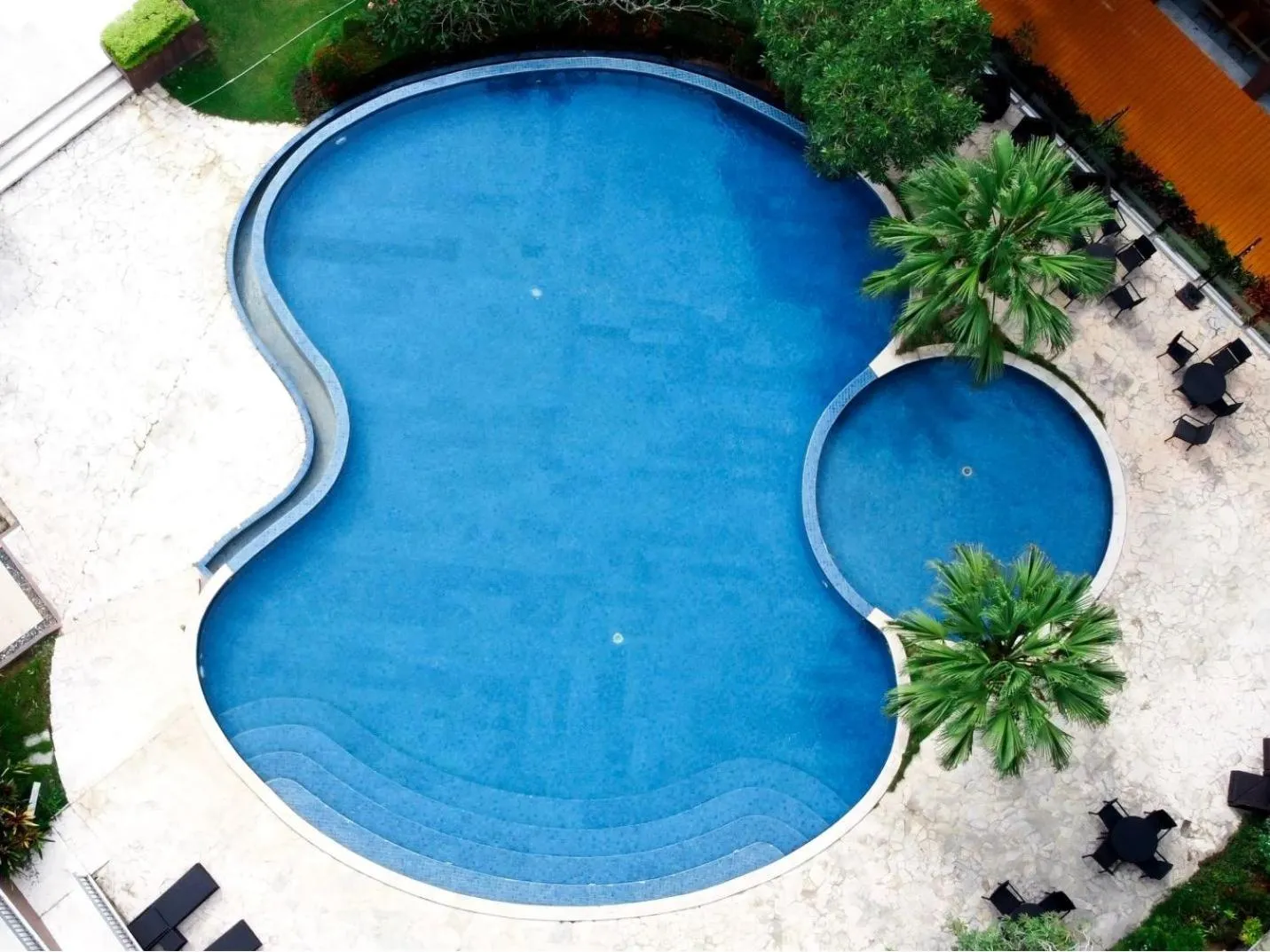Swimming pool in Soll Marina Hotel & Conference Center Bangka