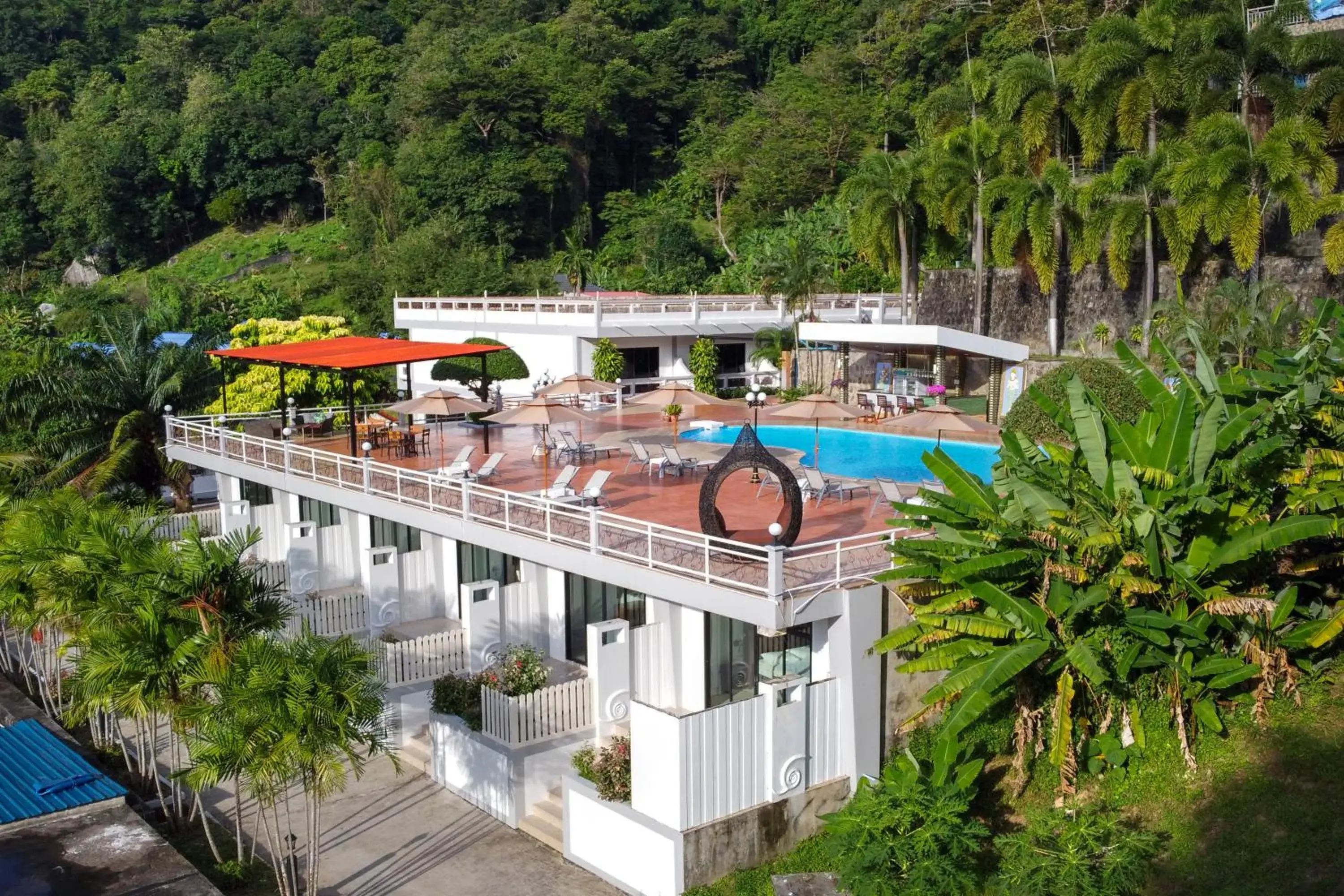 Property building in Memory Karon Resort Property building in Memory Karon Resort