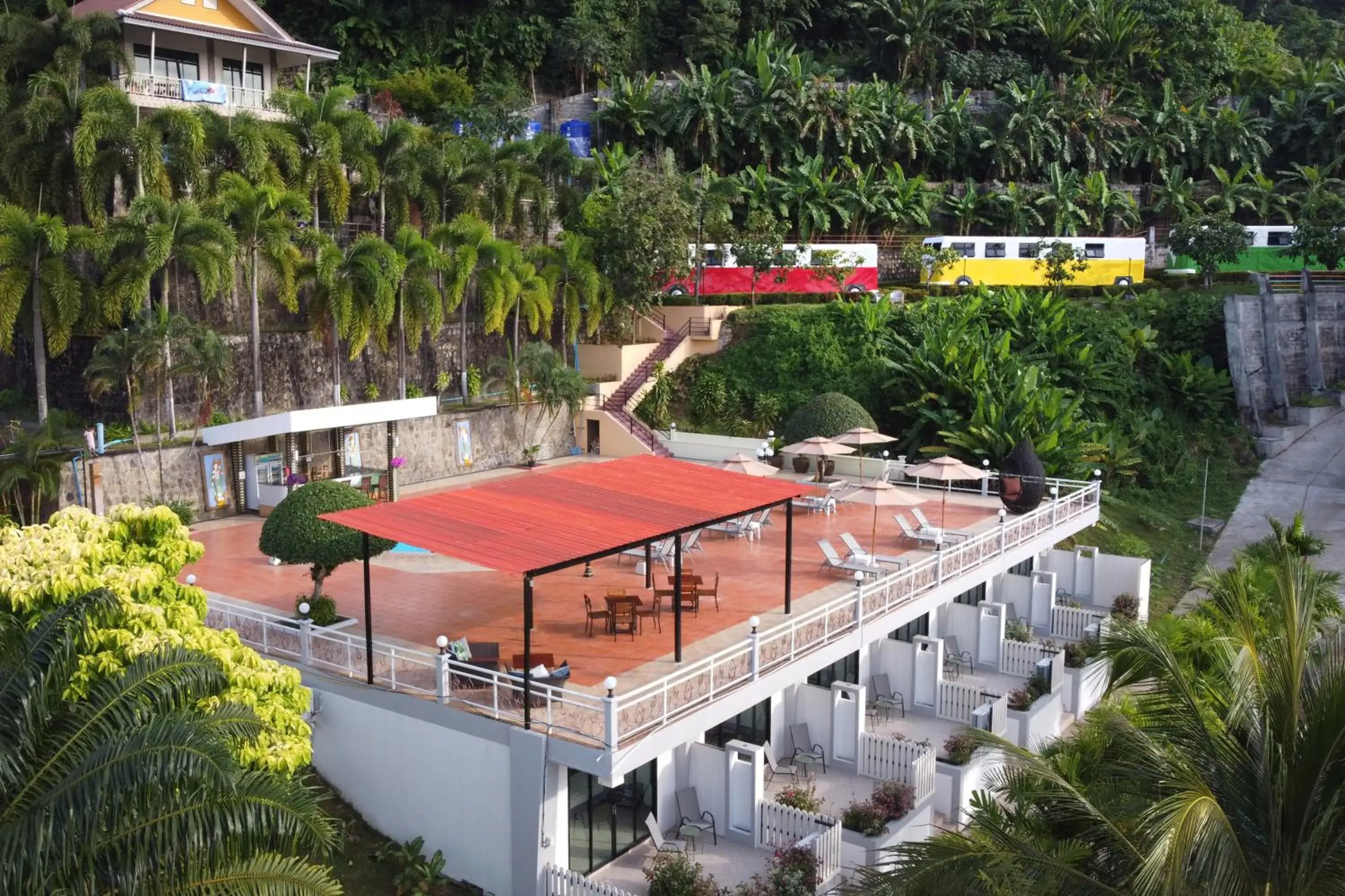 Property building in Memory Karon Resort Property building in Memory Karon Resort